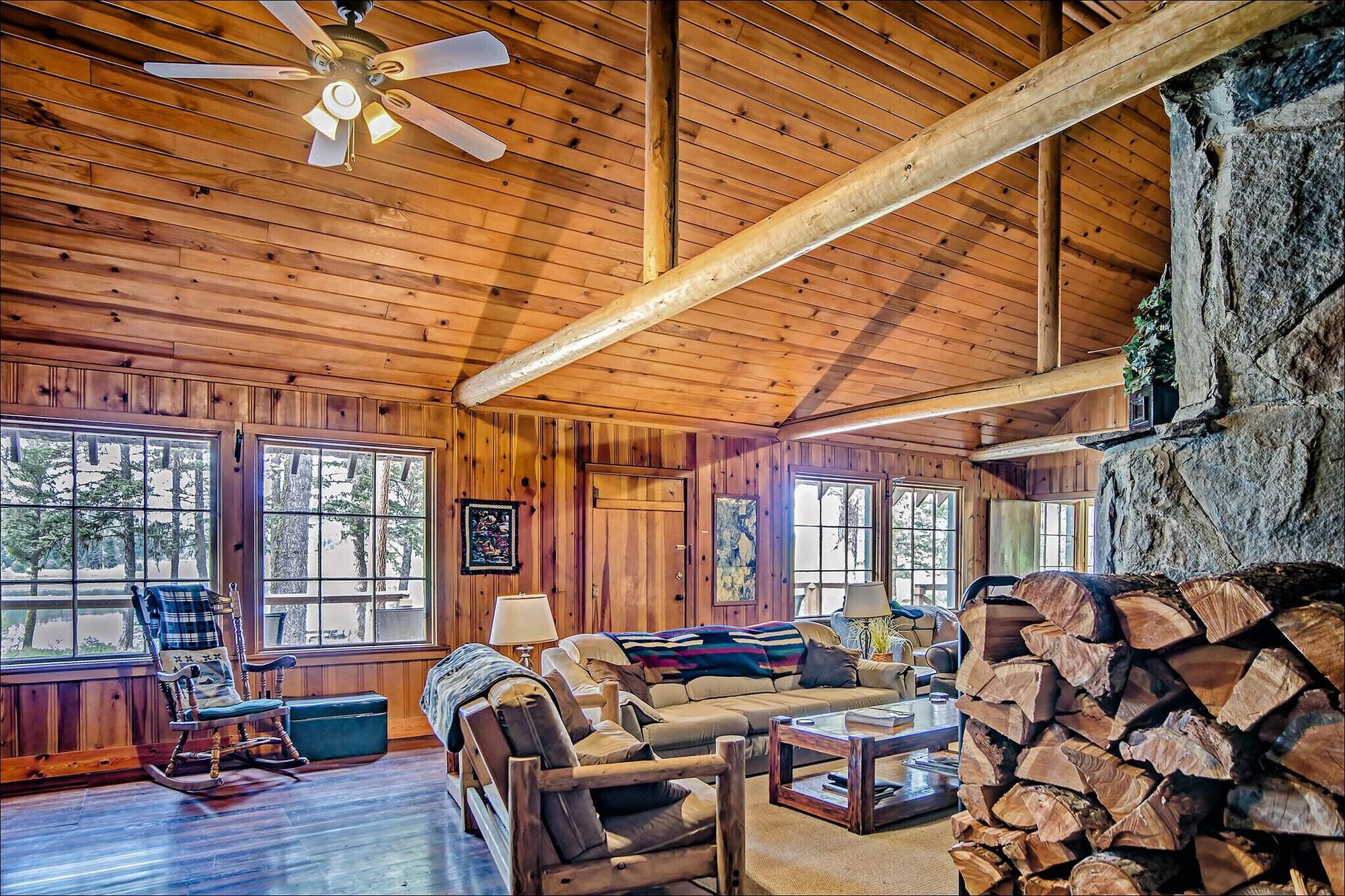 Vista Lobby Diamond Belle Guest Ranch