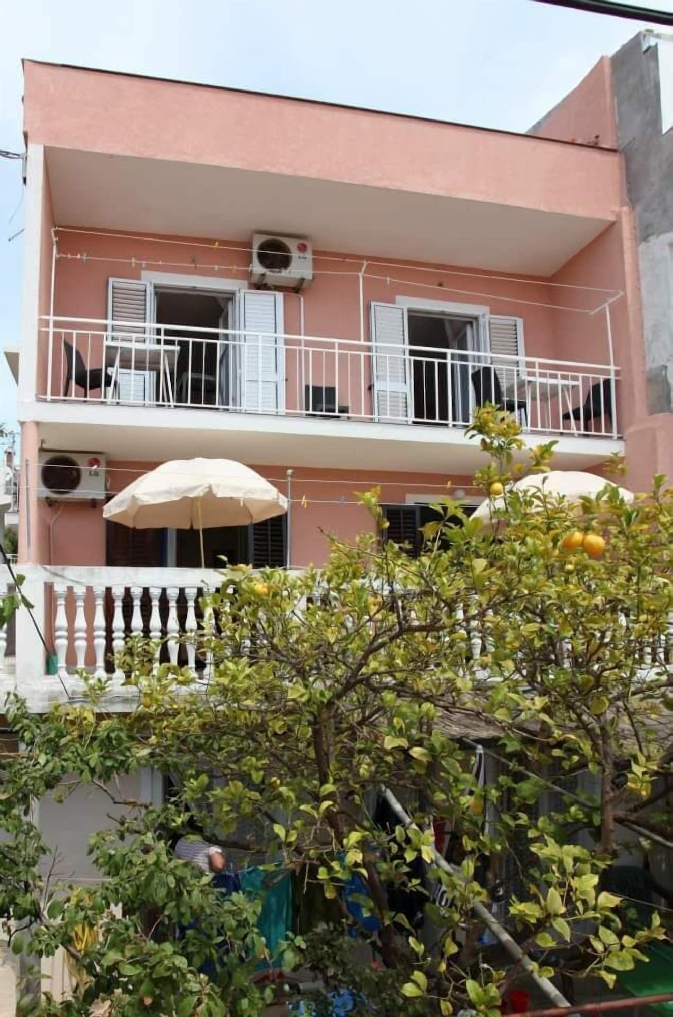 Varios Apartments Alissa
