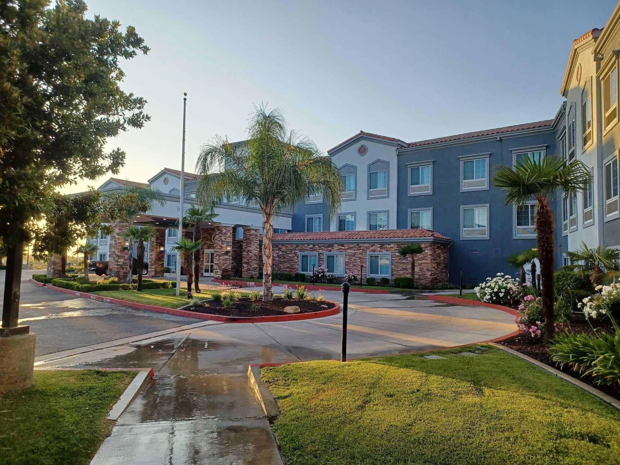 Vista Exterior Spark by Hilton Redlands
