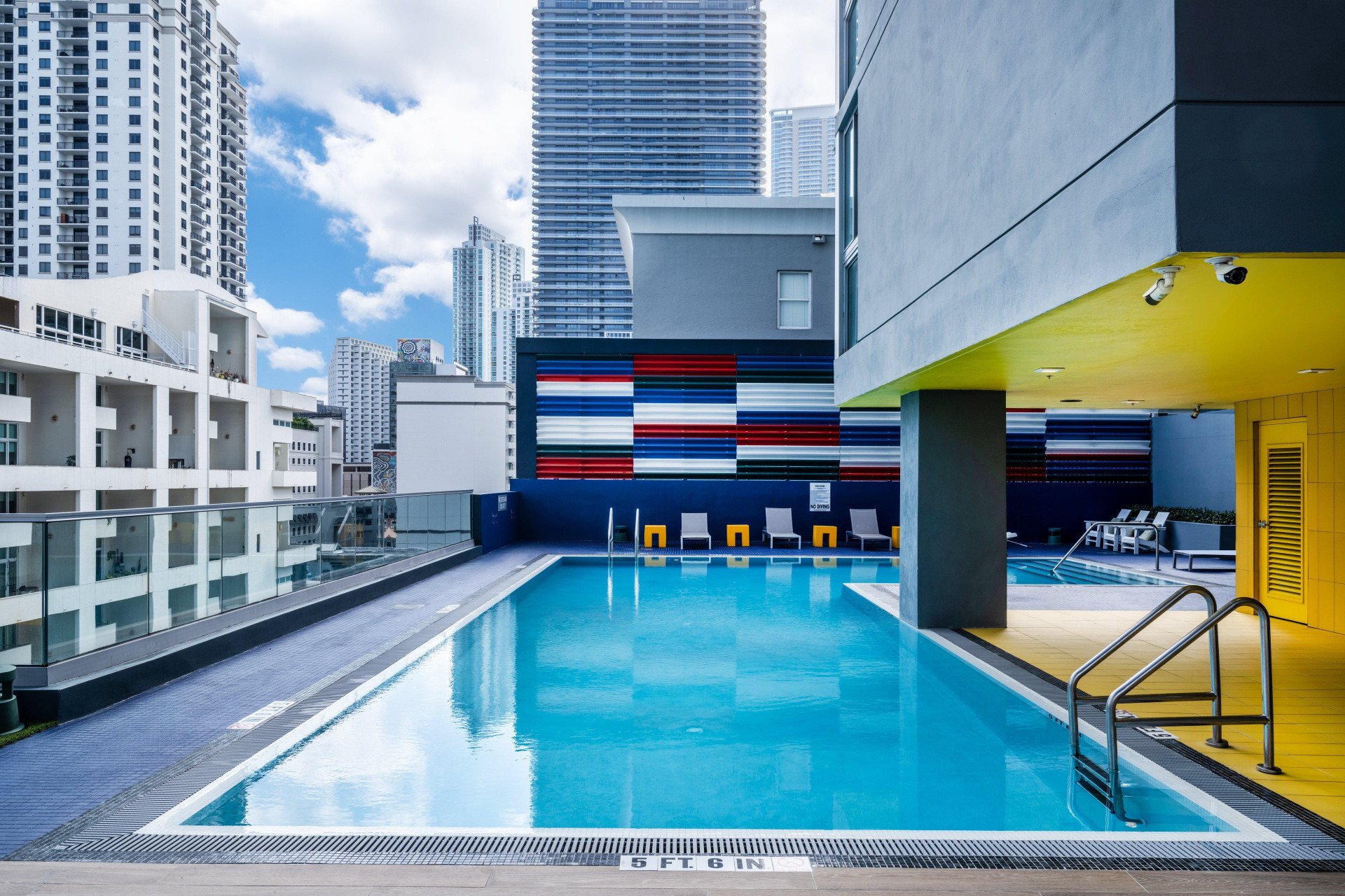 Vista Piscina Atwell Suites Miami Brickell by IHG