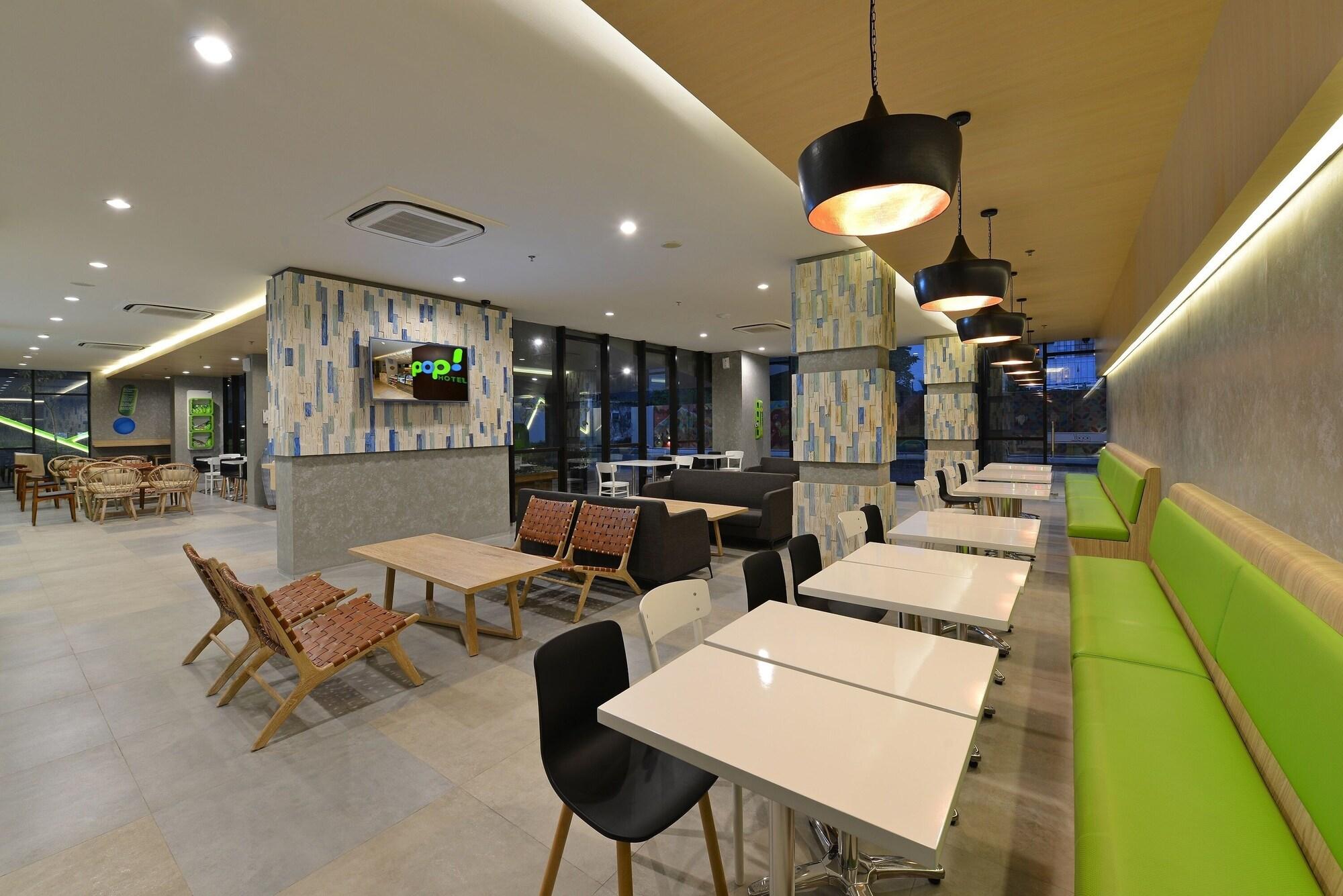 Restaurant POP! Hotel Timoho Yogyakarta