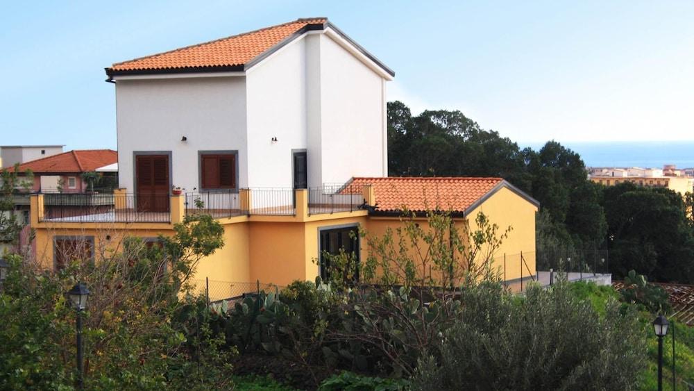 Varios La Circumetnea B&B