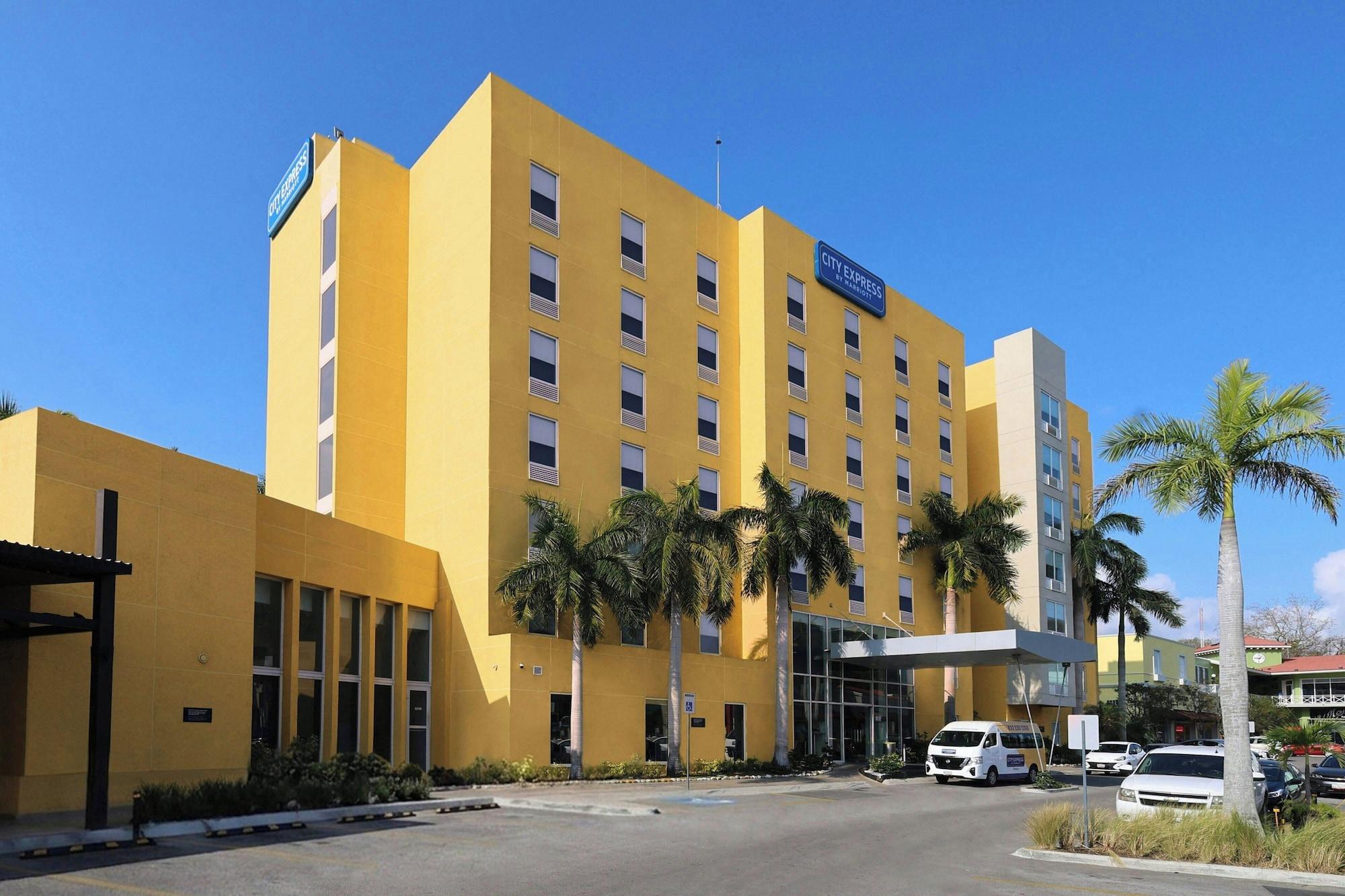 Vista Exterior City Express by Marriott Tampico