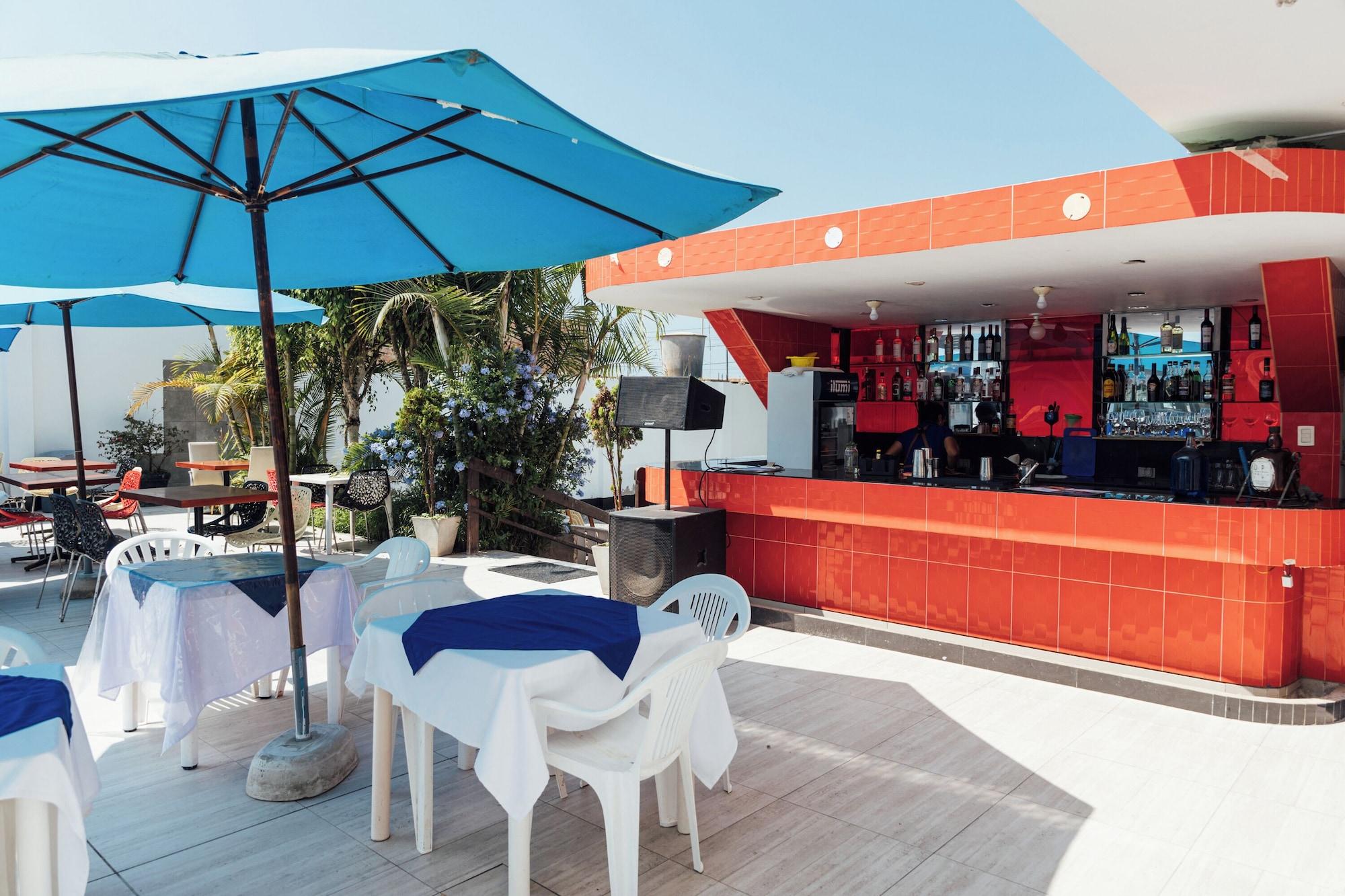Bar/Salón Hotel el Silencio