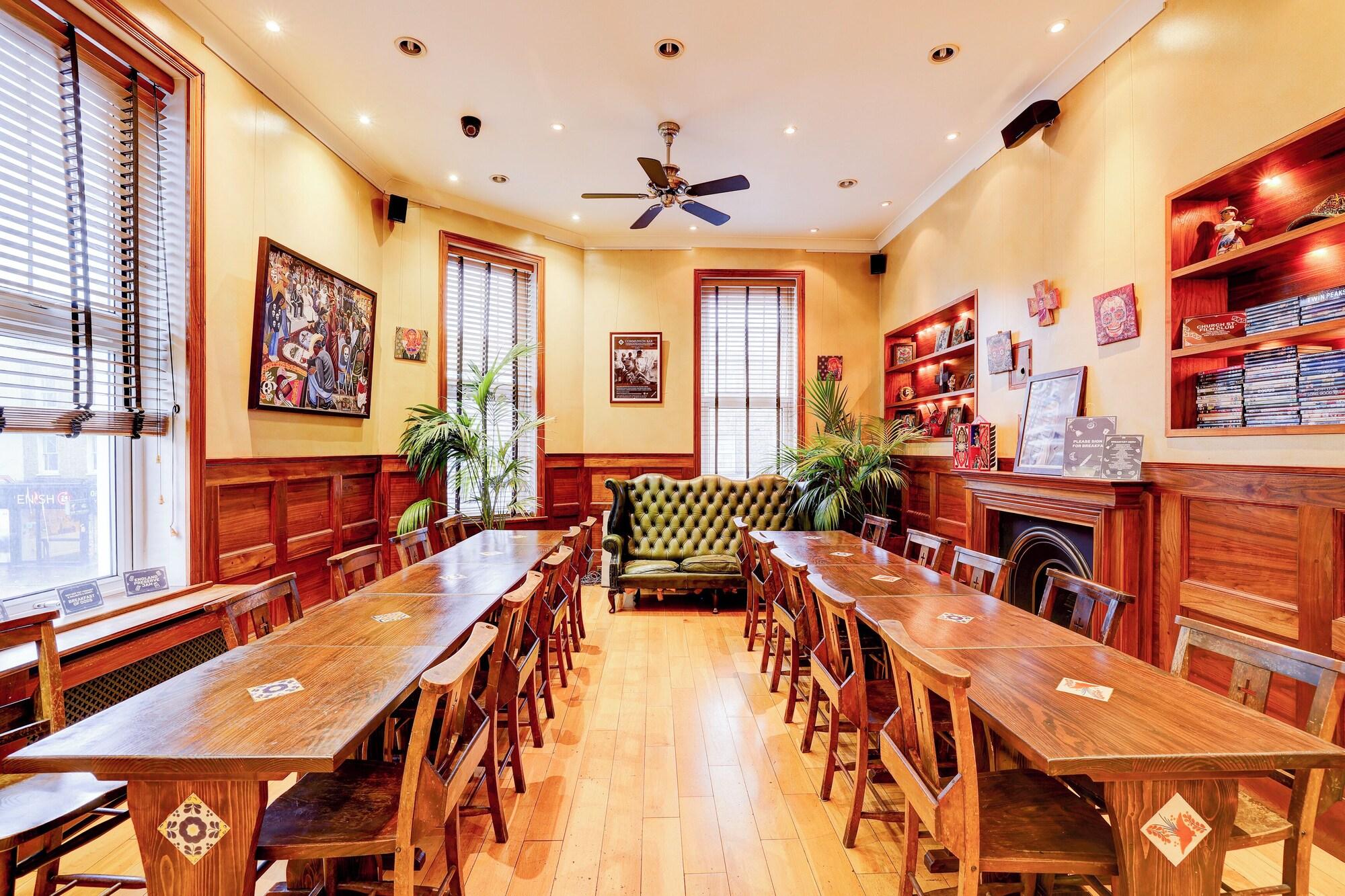 Restaurant Church Street Hotel by Belvilla near The Oval