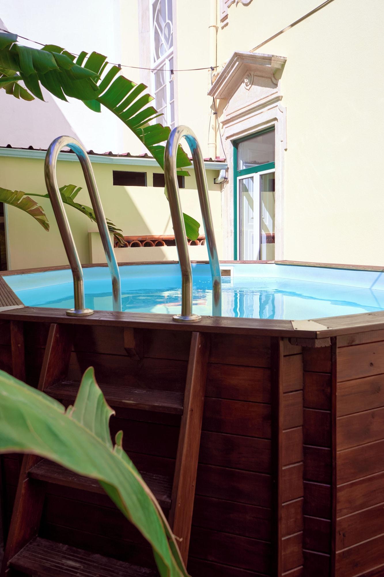 Vista Piscina La Palma Hostel Leiria
