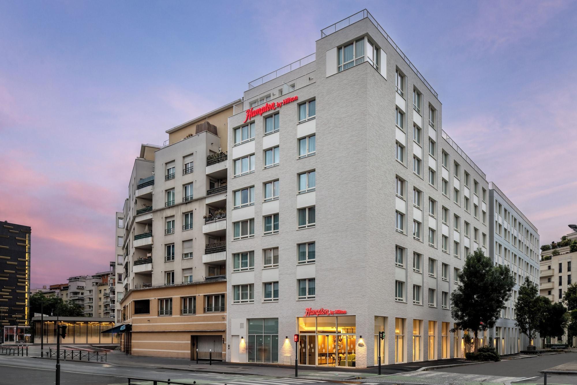 Vista Exterior Hampton By Hilton Paris Saint Ouen