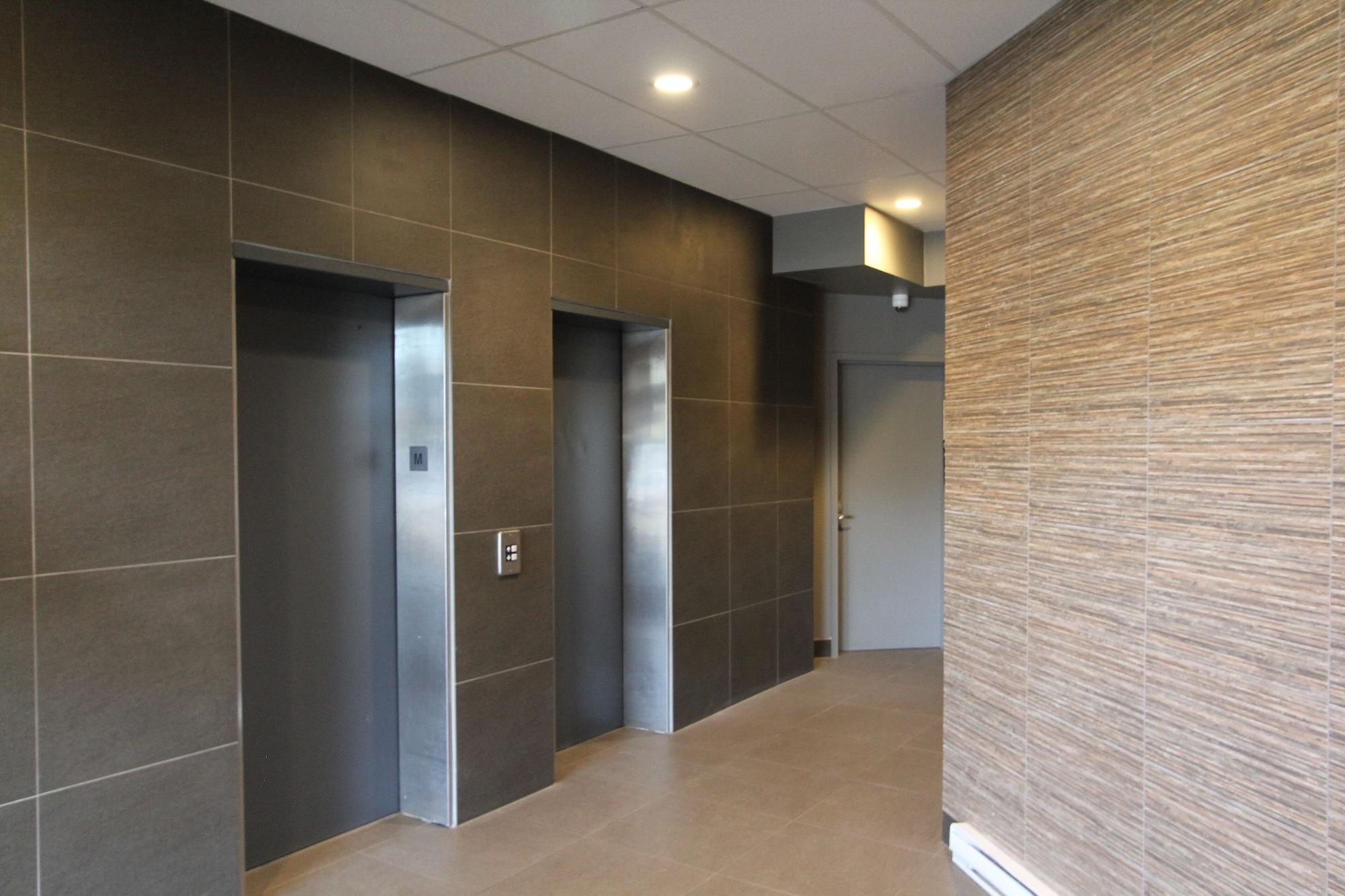 Vista Lobby Marketplace Lodge by Whistler Retreats