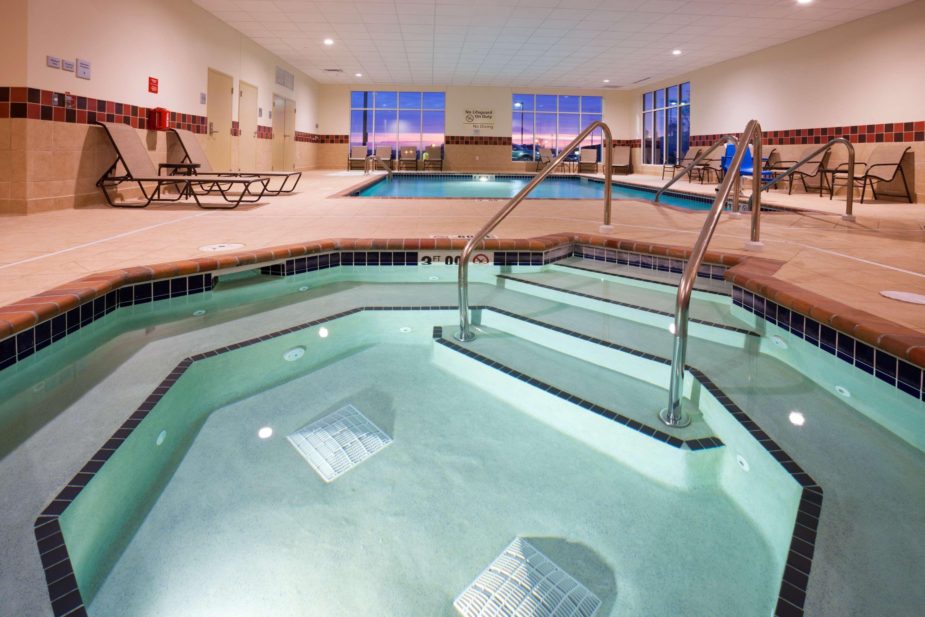 Vista Piscina Hampton Inn & Suites Minot Airport
