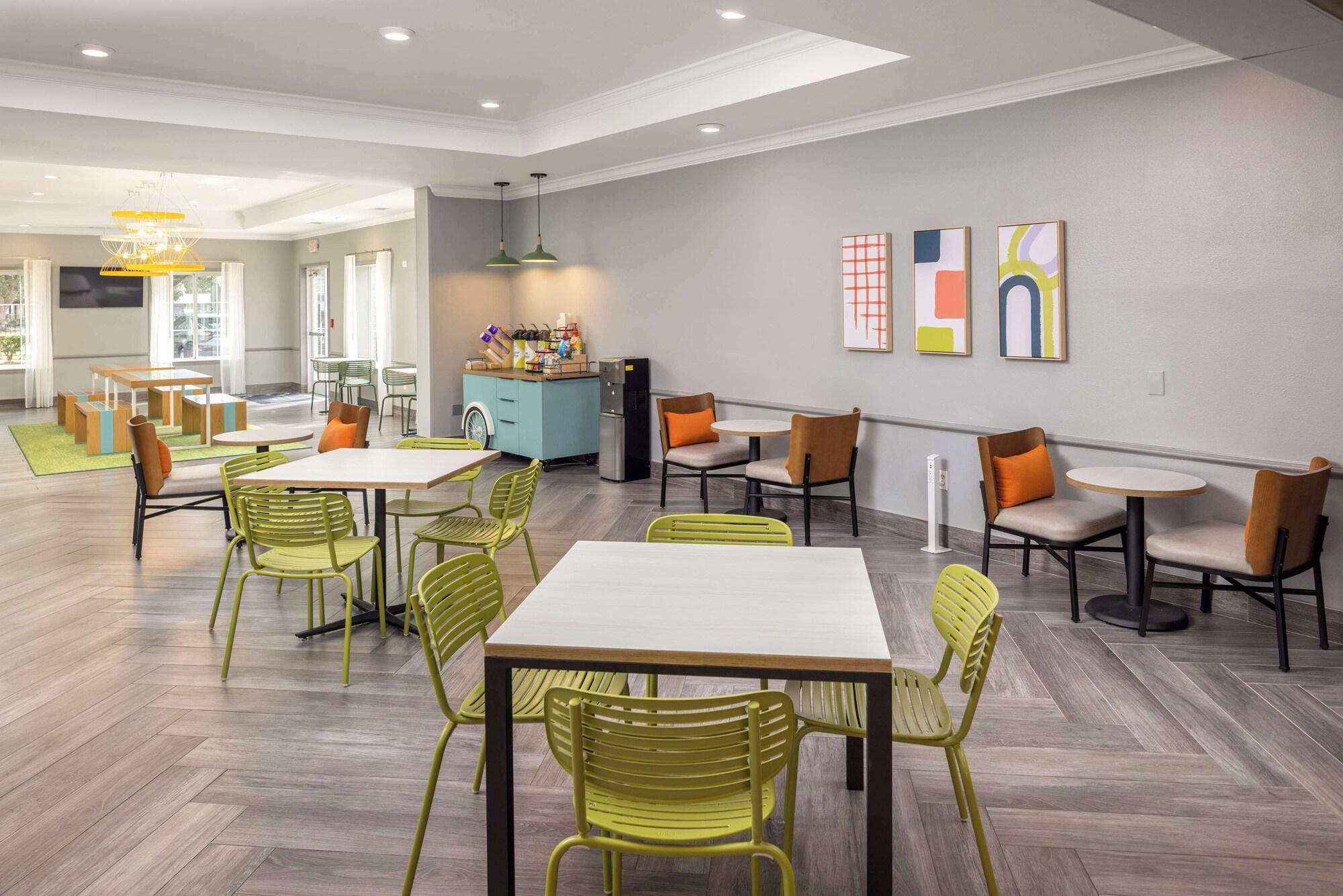 Restaurant Spark by Hilton Houston West Clay Road