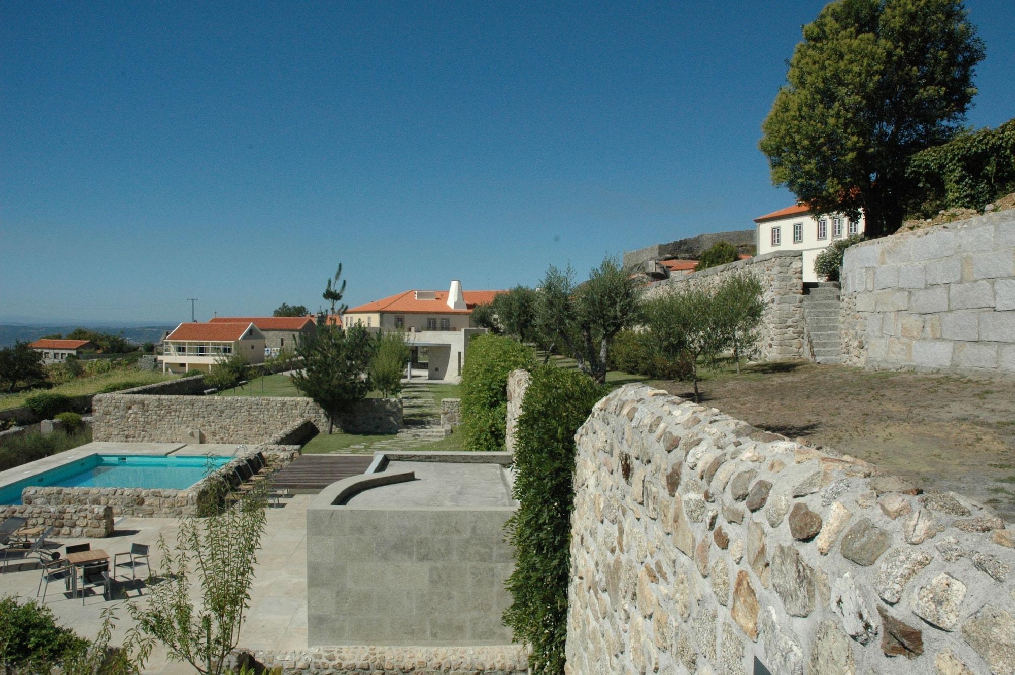 Vista Piscina INATEL Linhares da Beira Hotel Rural