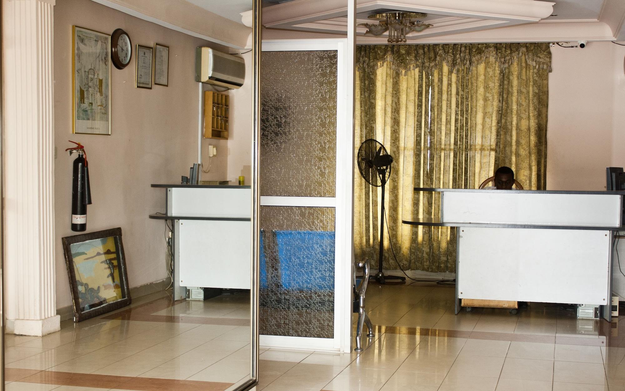 Vista Lobby East Legon Guest Lodge