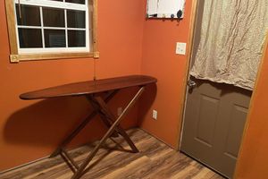 Alquiler Vacacional - Lovely Cottage with Lakeside Patio & Dock