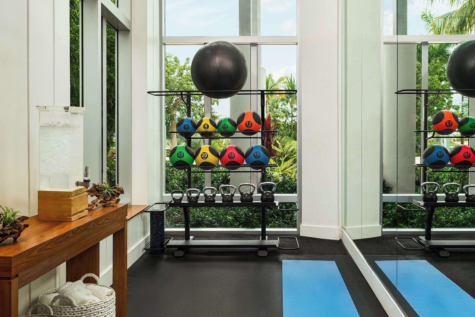 Gimnasio Faro Blanco Resort & Yacht Club Marathon, Curio by Hilton