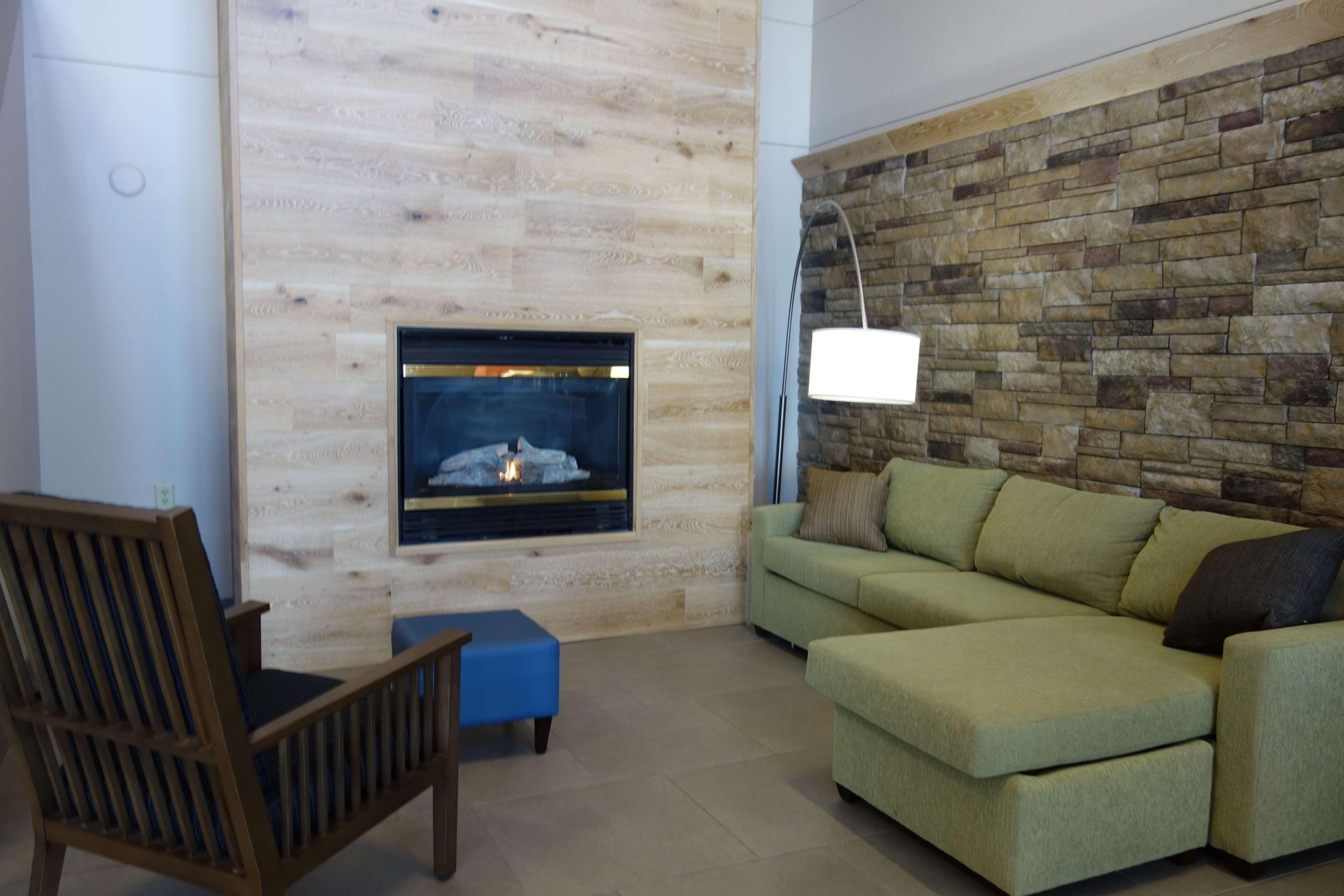 Vista Lobby Country Inn Suites By Radisson Mason City Ia
