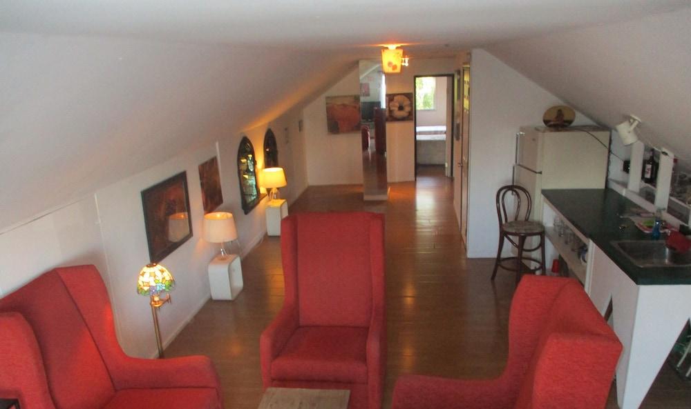 Vista Lobby Vincent Guest House