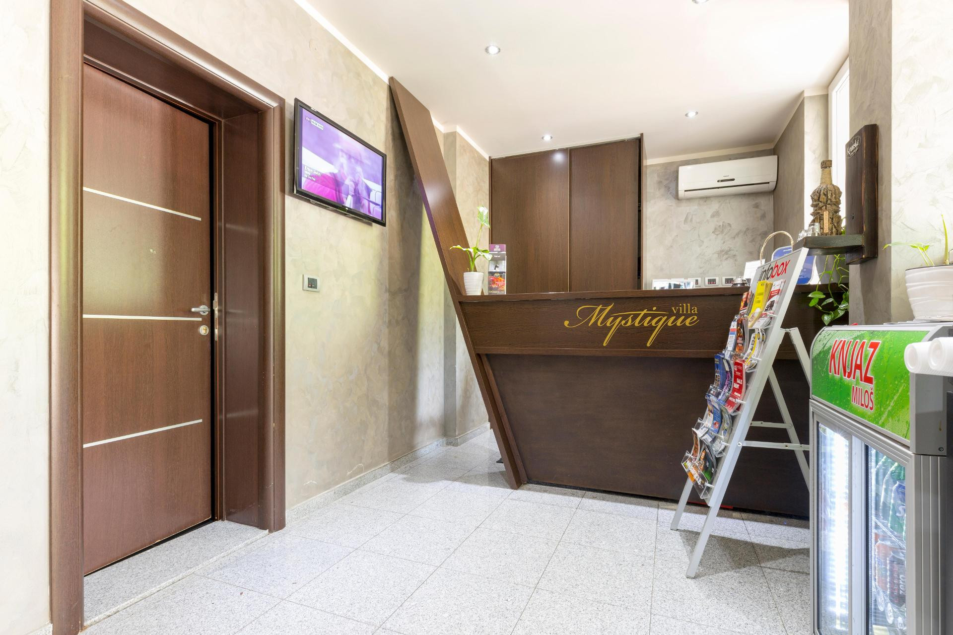 Vista Lobby Villa Mystique