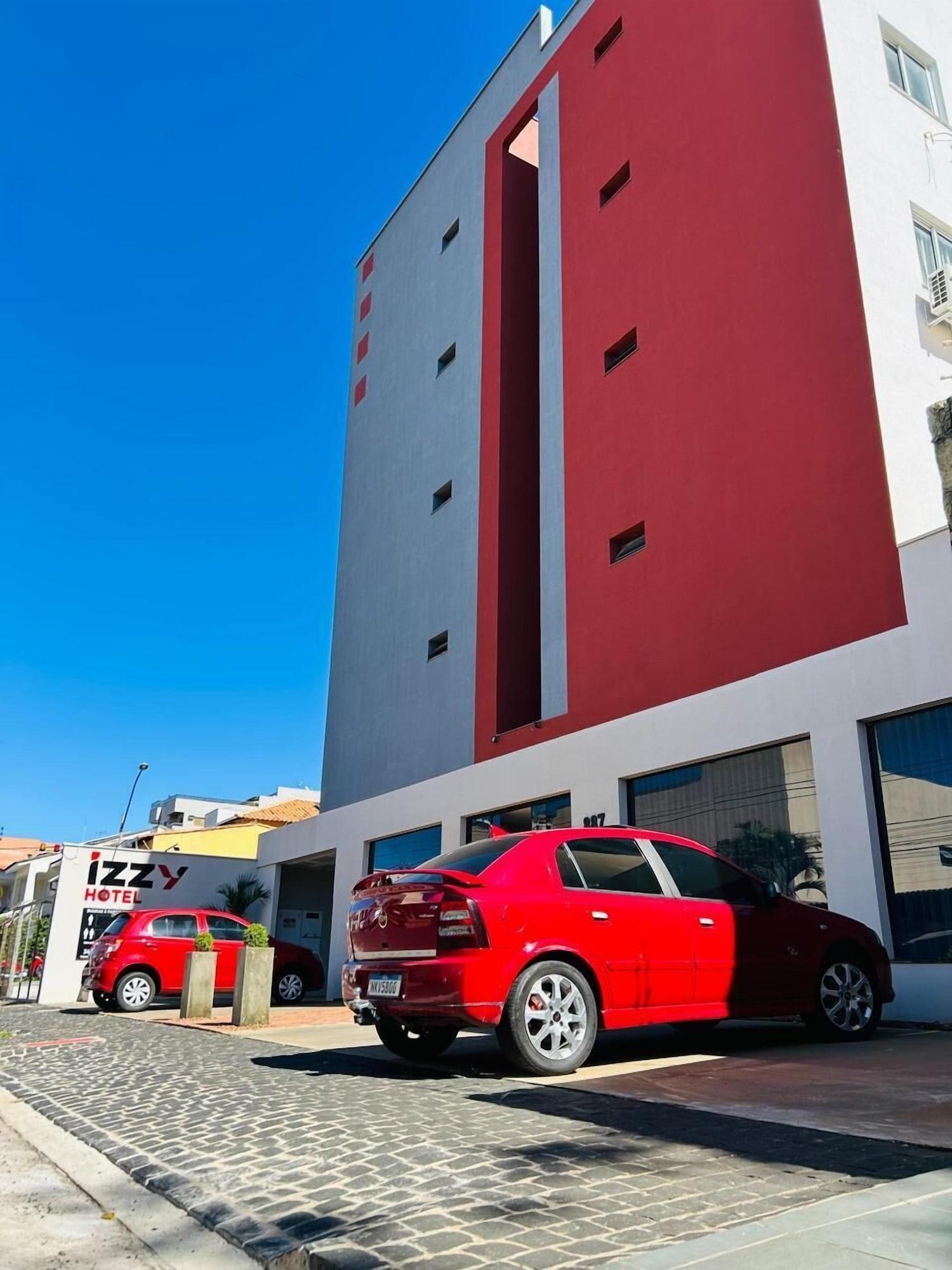 Vista Exterior Izzy Hotel