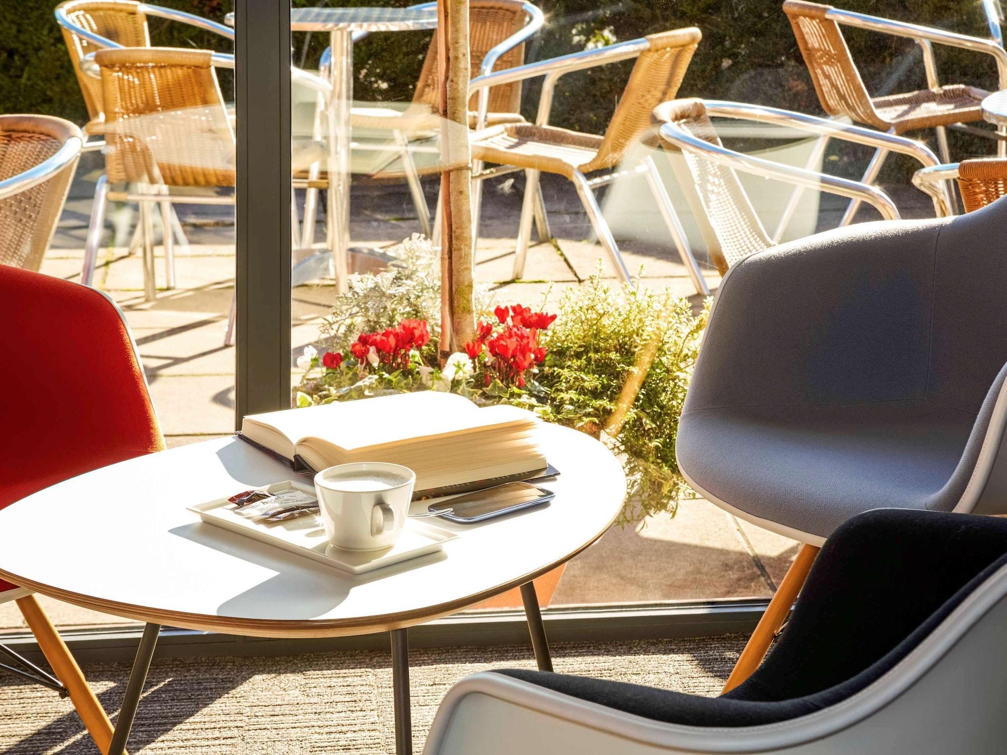 Vista Exterior ibis London Luton Airport