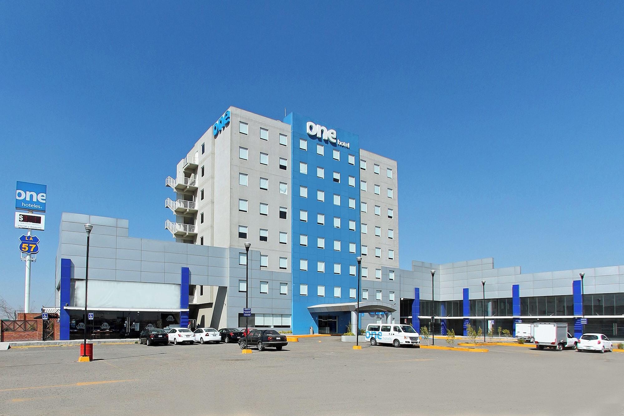 Varios One Querétaro Aeropuerto Hotel