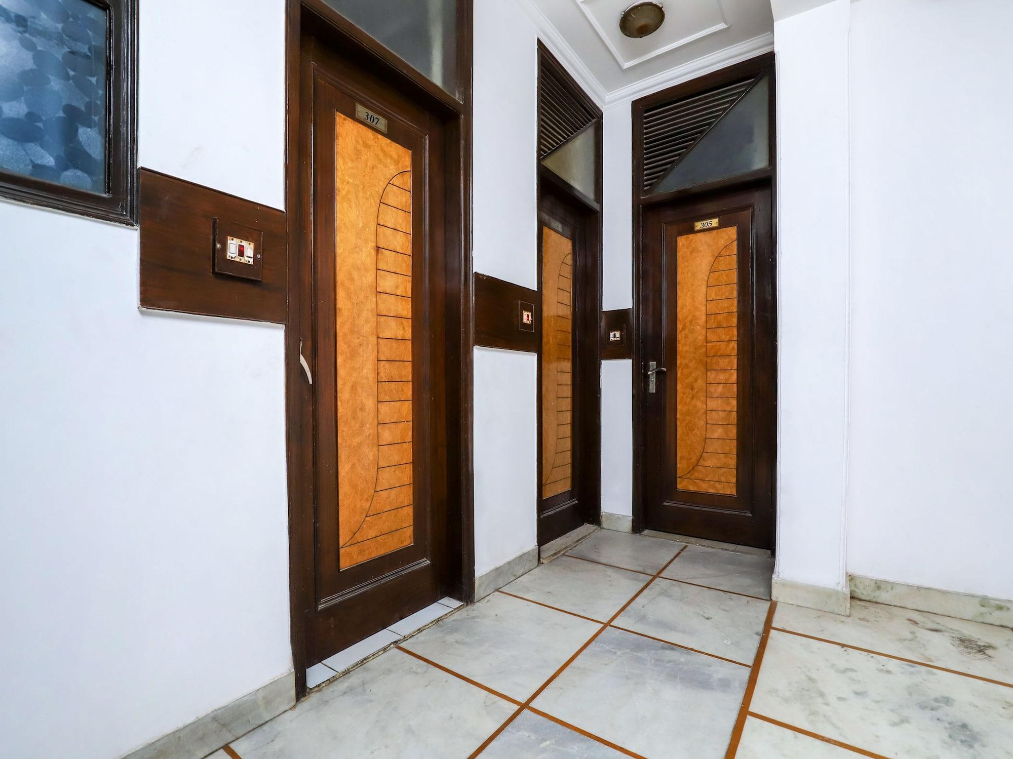 Varios OYO 29389 Delhi Empire