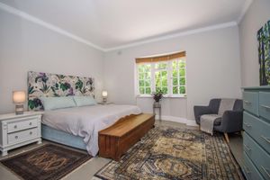 Alquiler Vacacional - Sunny Poolside Escape in Somerset West