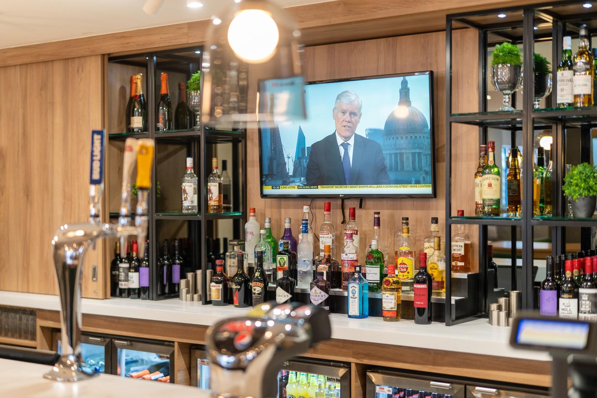 Bar/Salón Holiday Inn Gloucester-Cheltenham by IHG