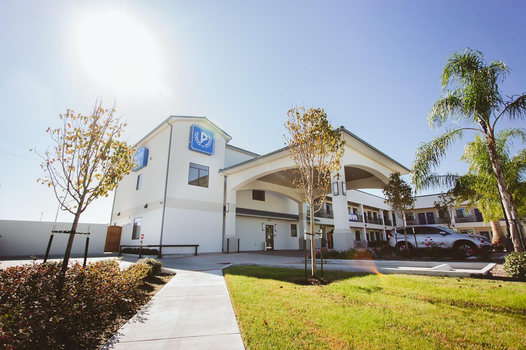 Vista Exterior Palace Inn City Center