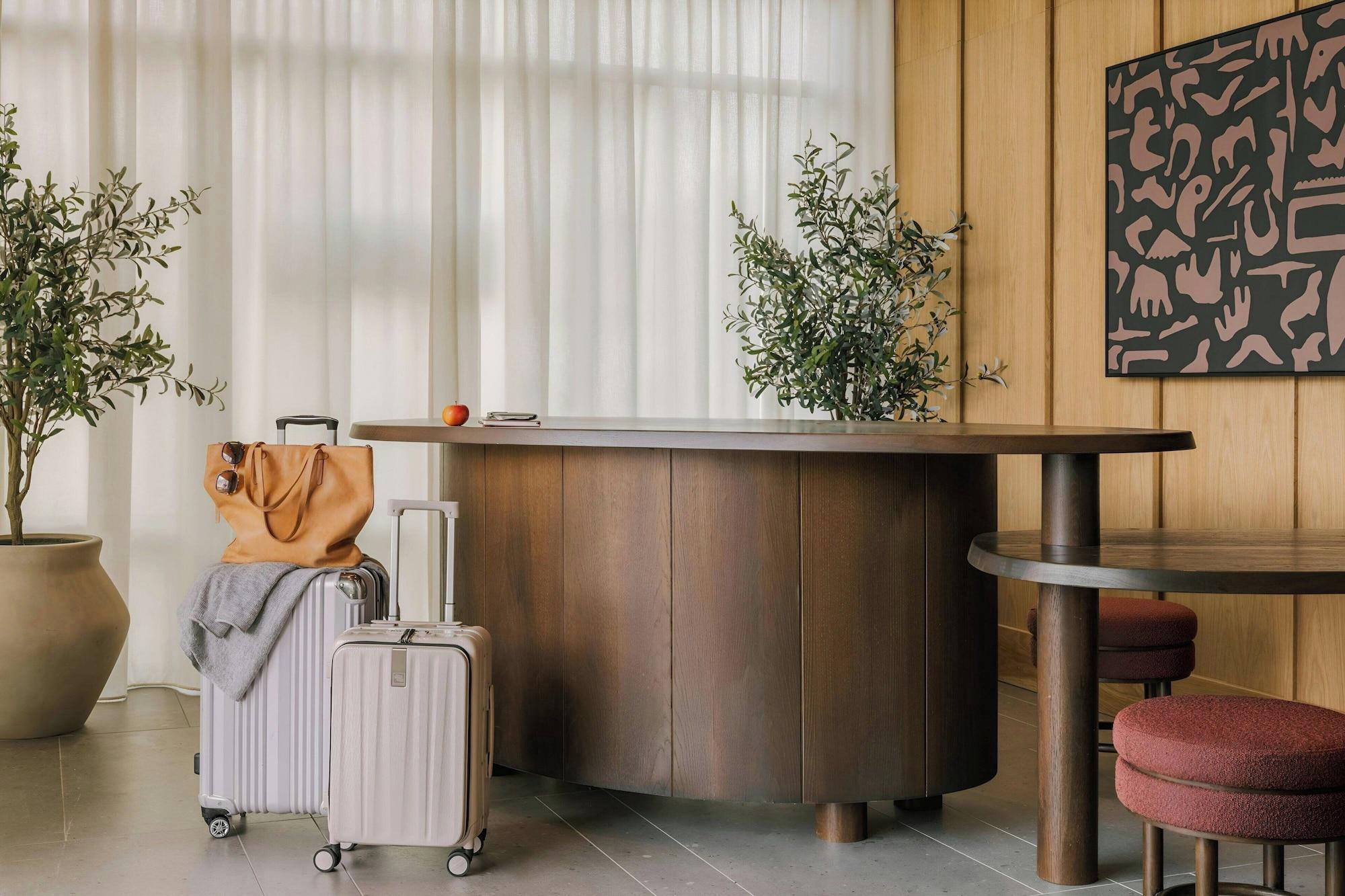 Vista Lobby Sonder by Marriott Bonvoy Skyline Apartments LoHi