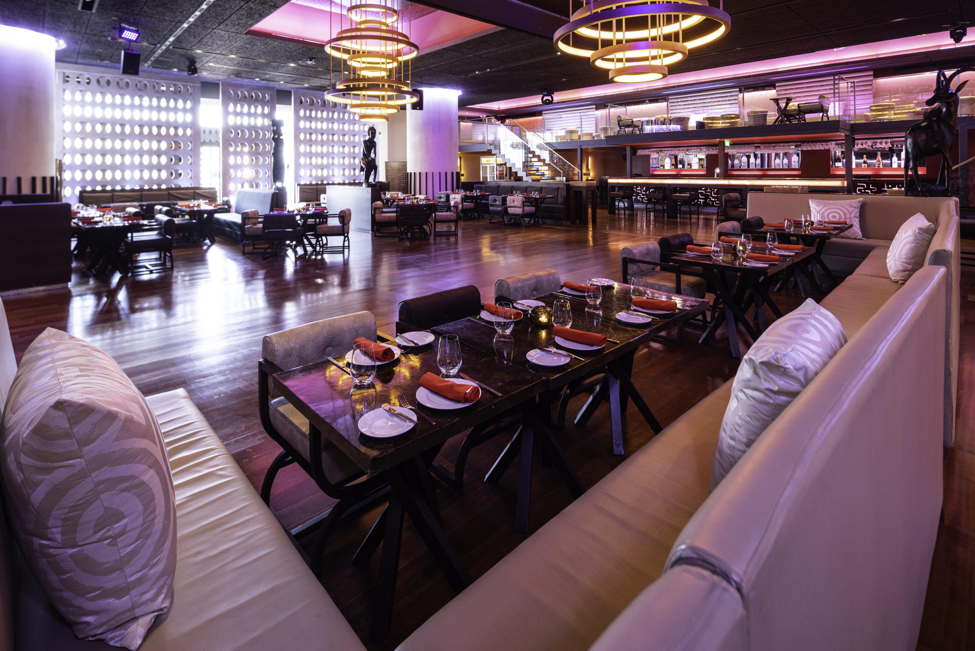 Bar/Salón EPIC SANA Luanda Hotel