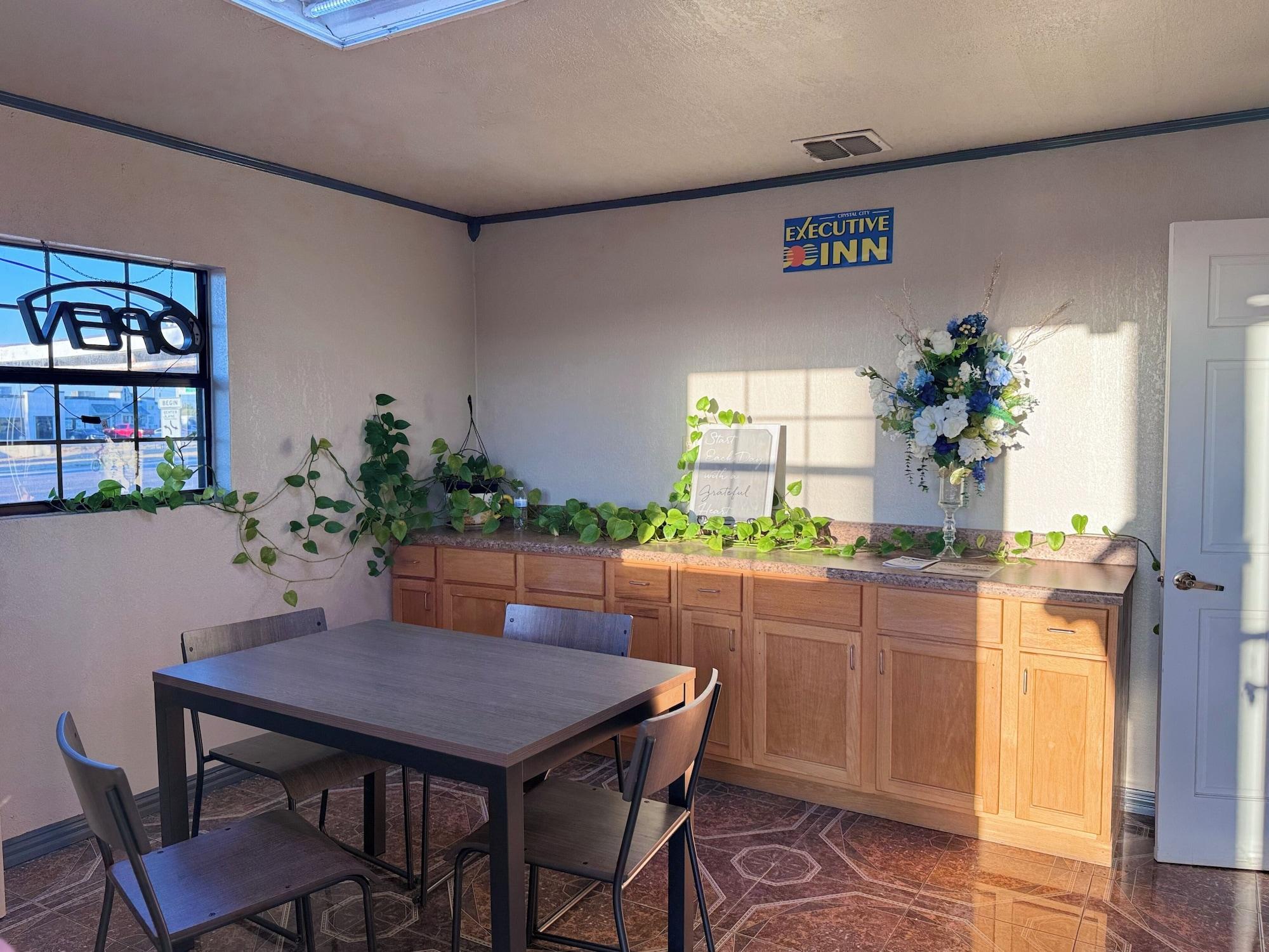 Vista Lobby Executive Inn Crystal City