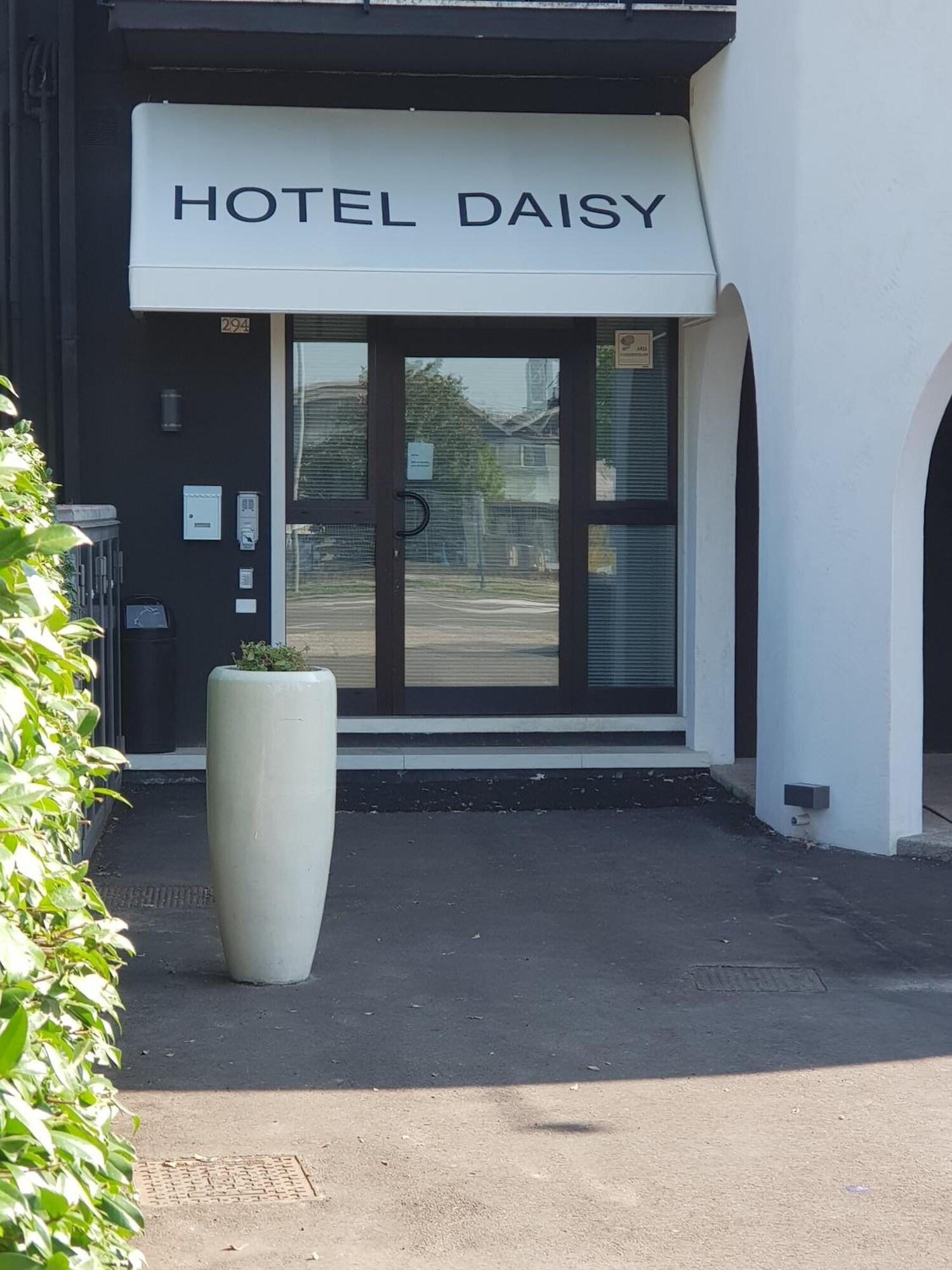 Vista Exterior Hotel Daisy