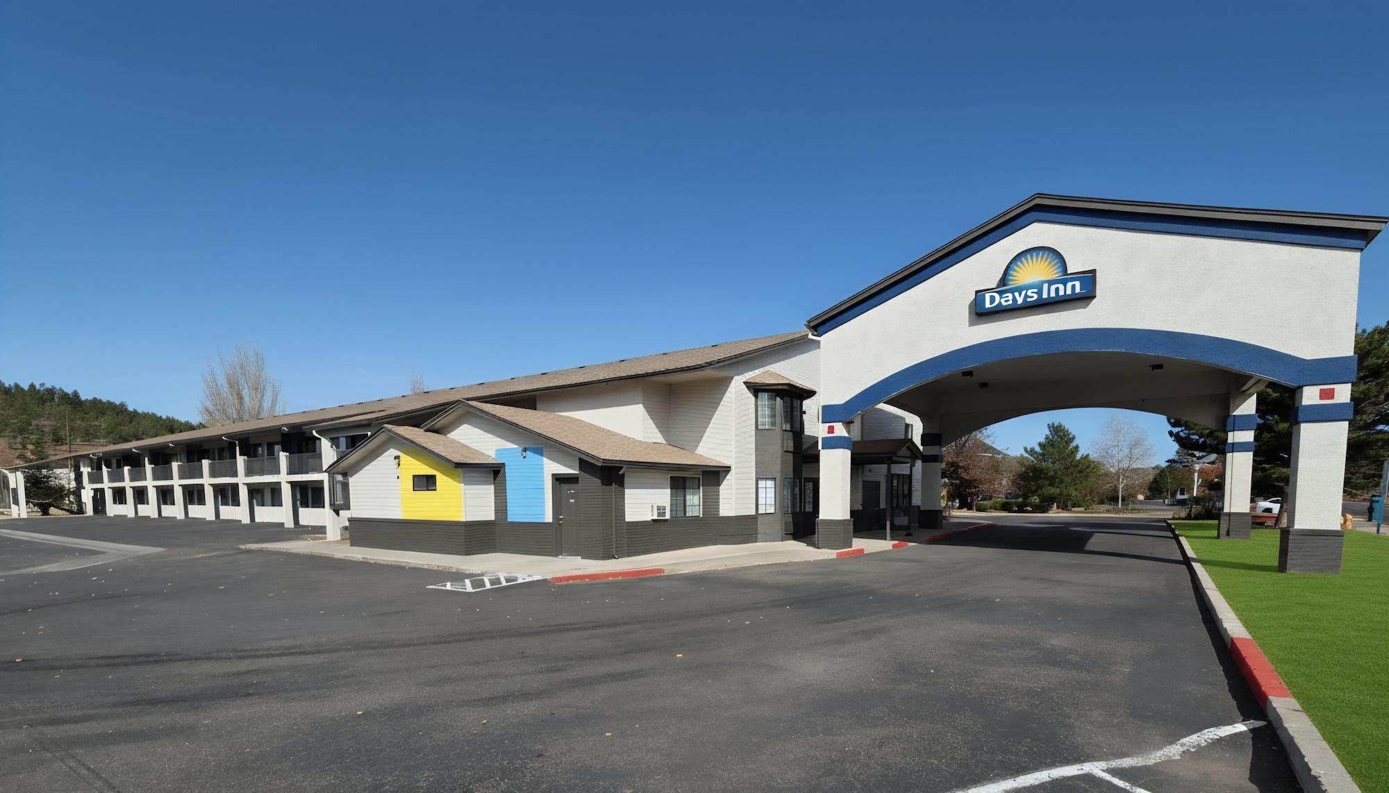 Vista Exterior Days Inn & Suites by Wyndham Flagstaff Near University