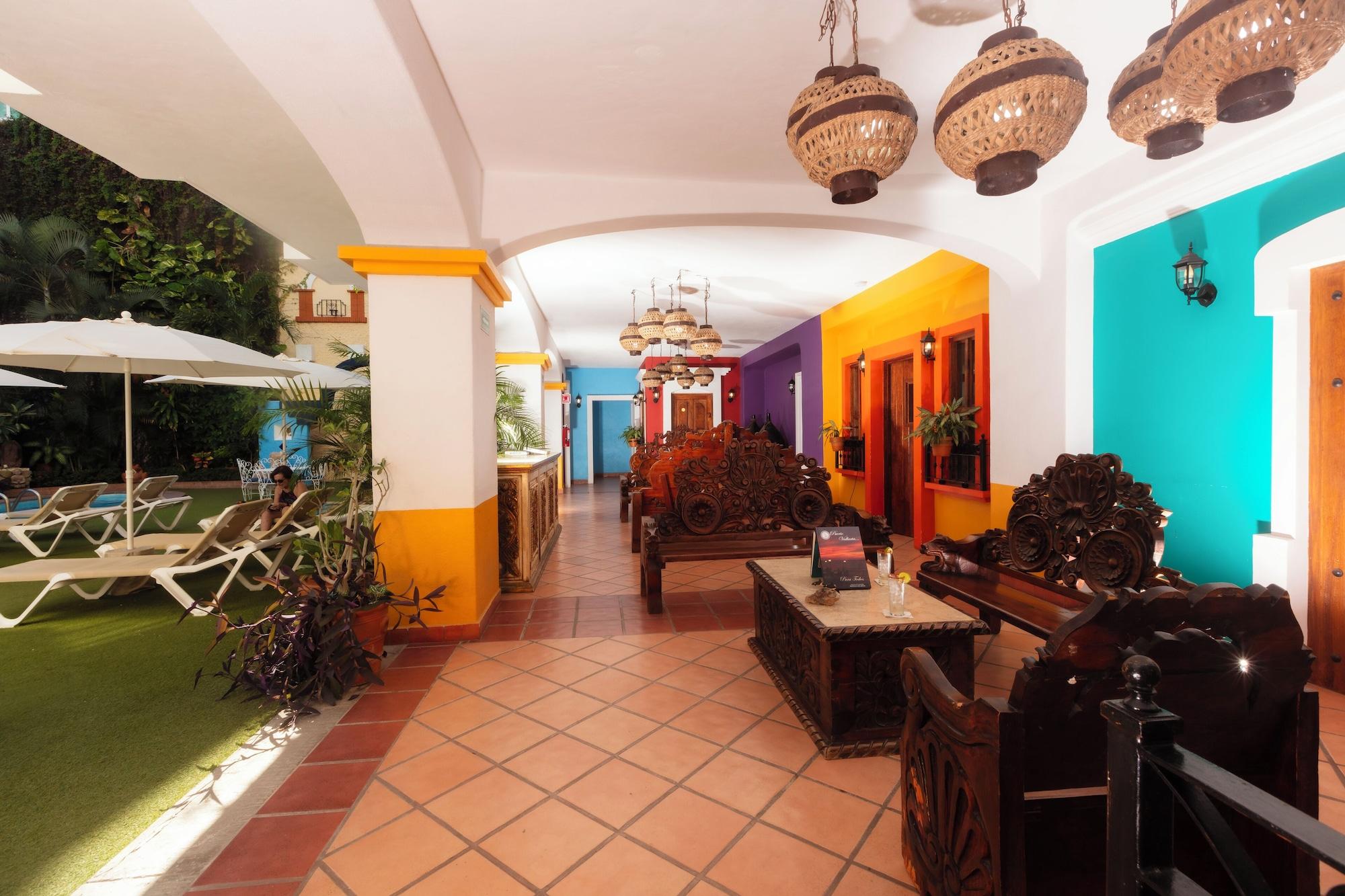 Vista Lobby Los Arcos Suites
