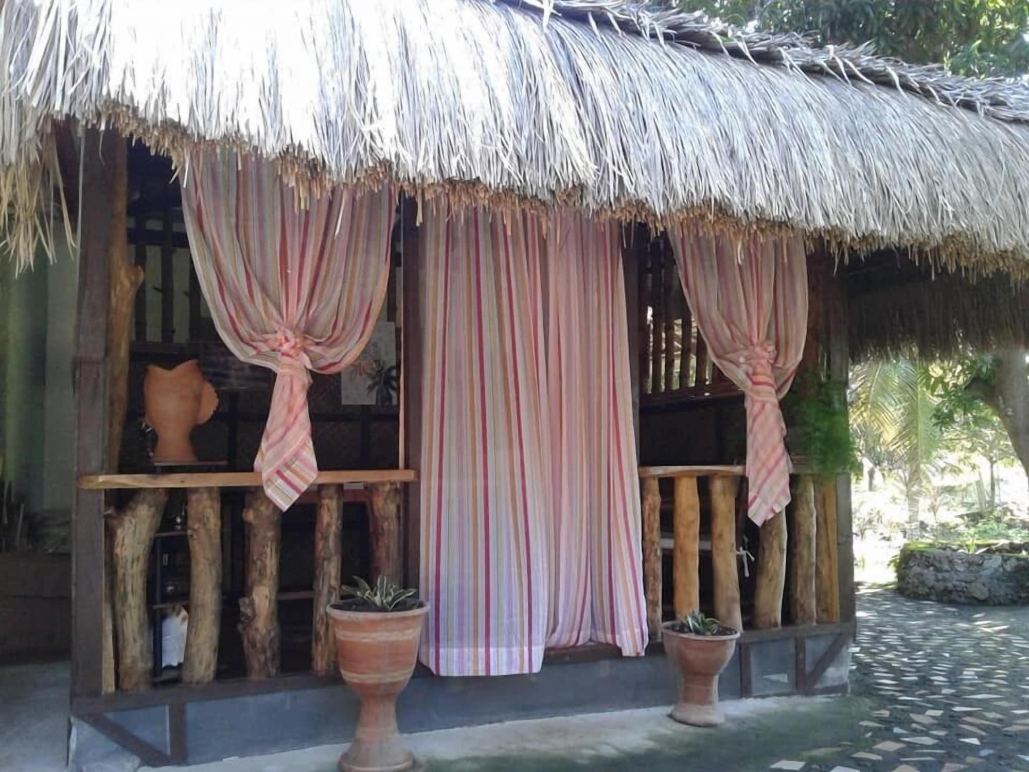 Varios Chelle's Guest House and Backpackers - Hostel