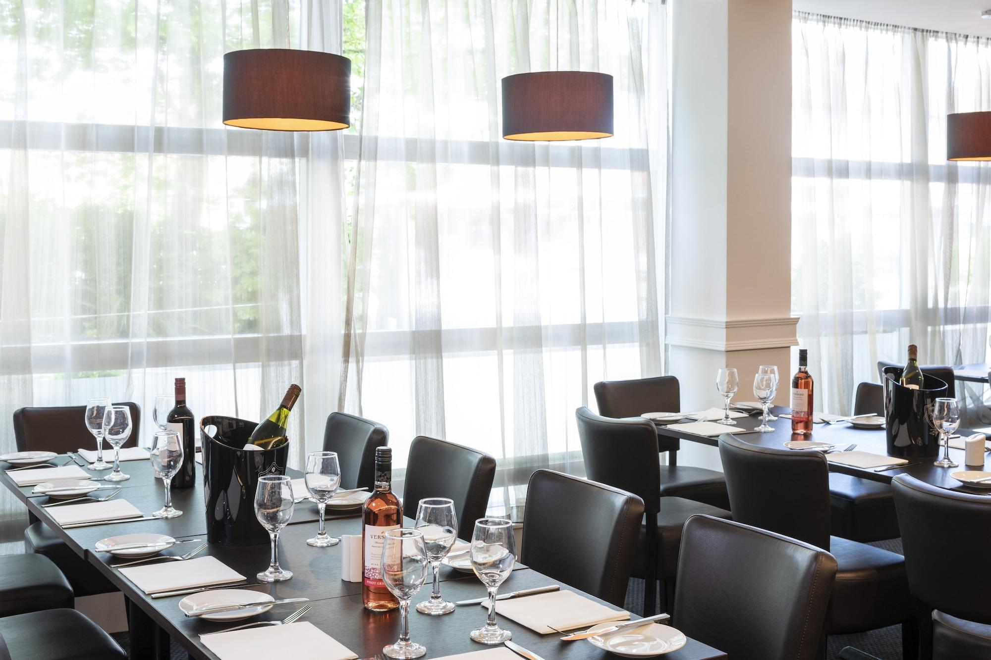 Restaurant St Giles Heathrow Hotel