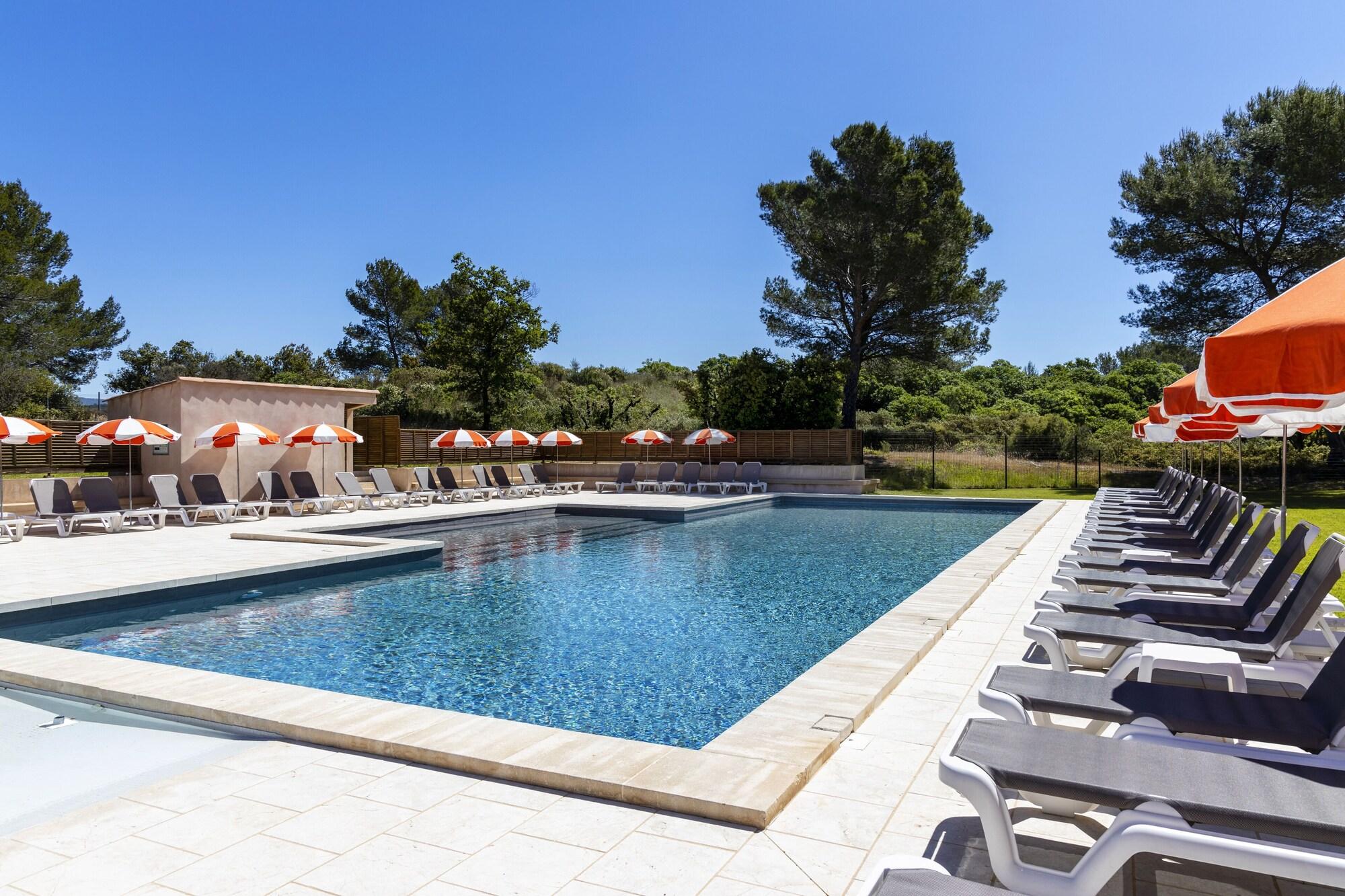 Vista Piscina Grand Prix Hôtel & Restaurant