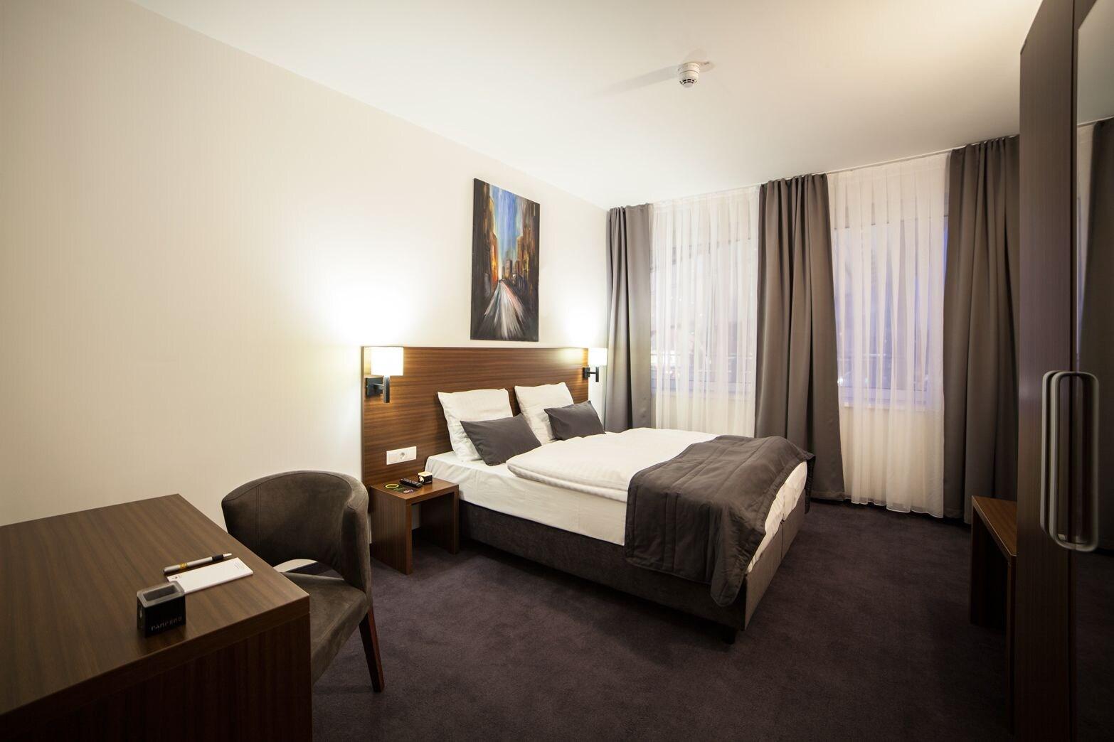 Varios LivInn Hotel