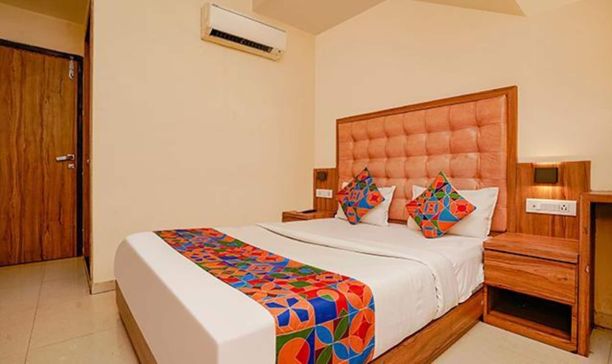 Varios Fabexpress Emerald Inn