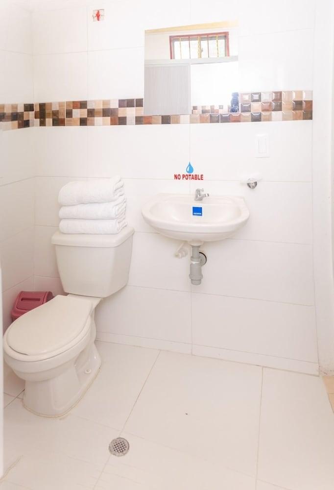 Baño Hotel The Dolphin Santa Marta