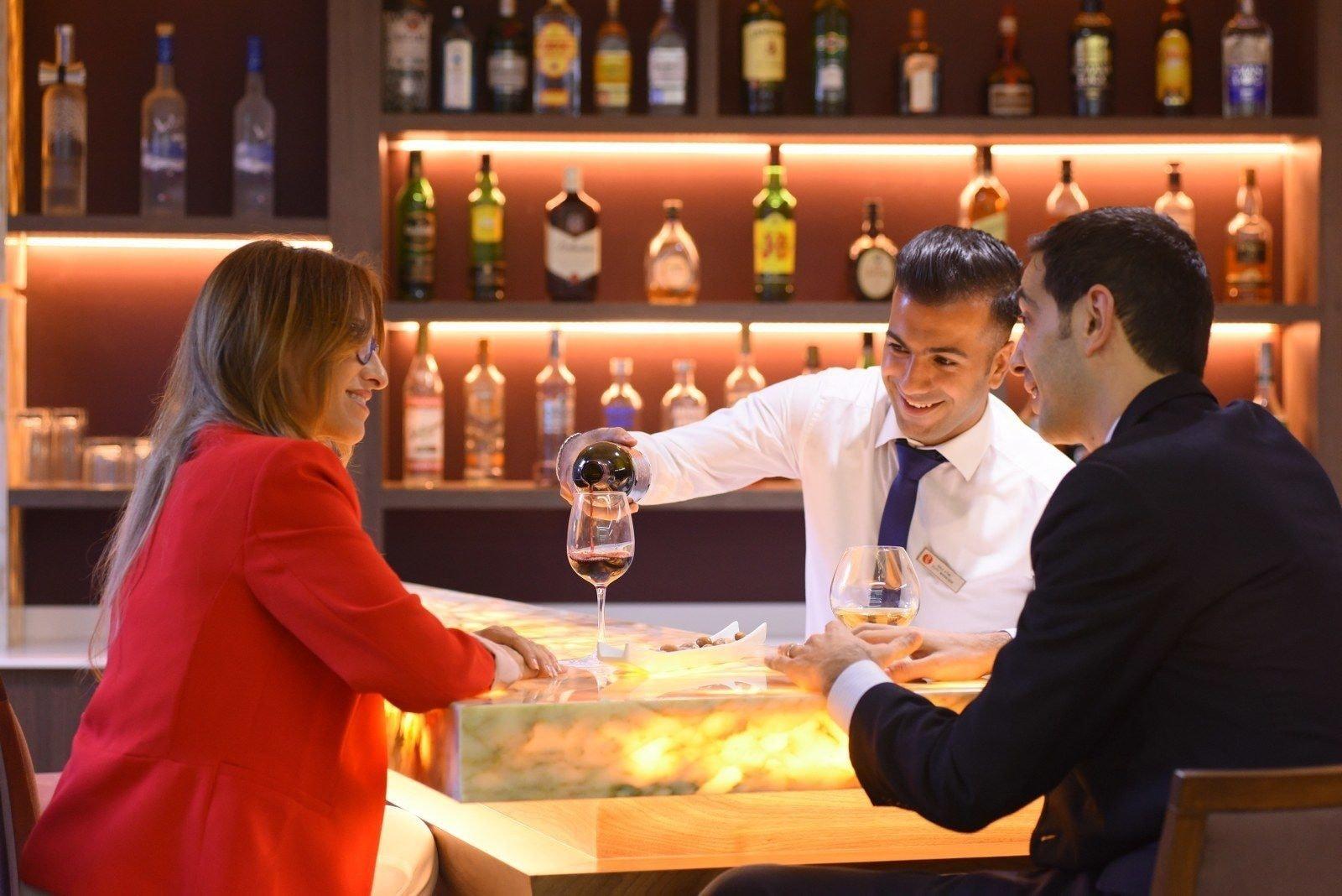 Bar/Salón Ramada by Wyndham Downtown Beirut