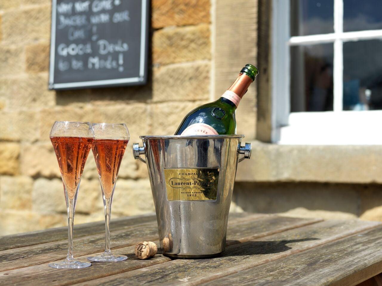 Vista Exterior The Pilsley Inn