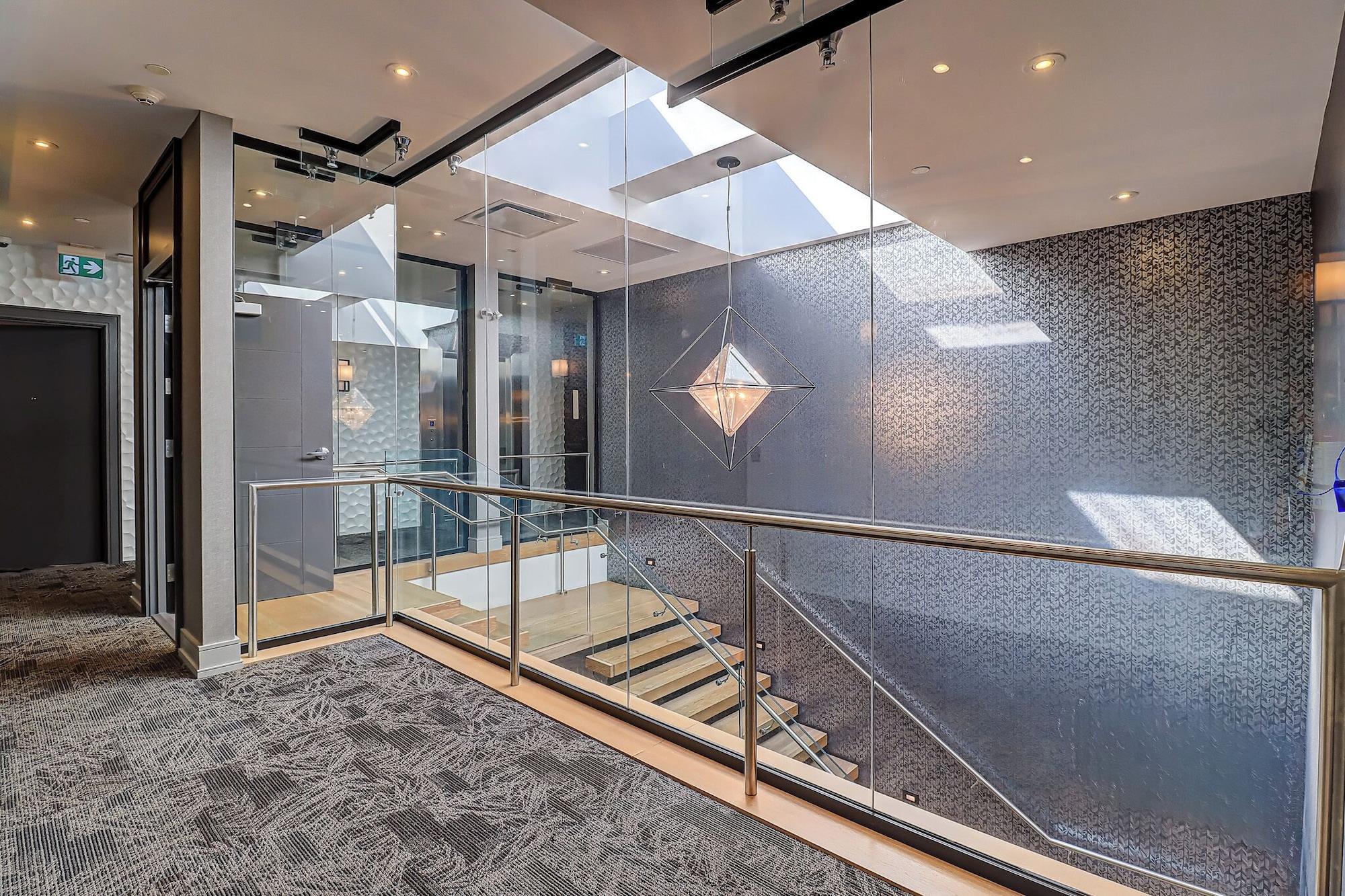 Varios Dream Suites Near YYZ Airport