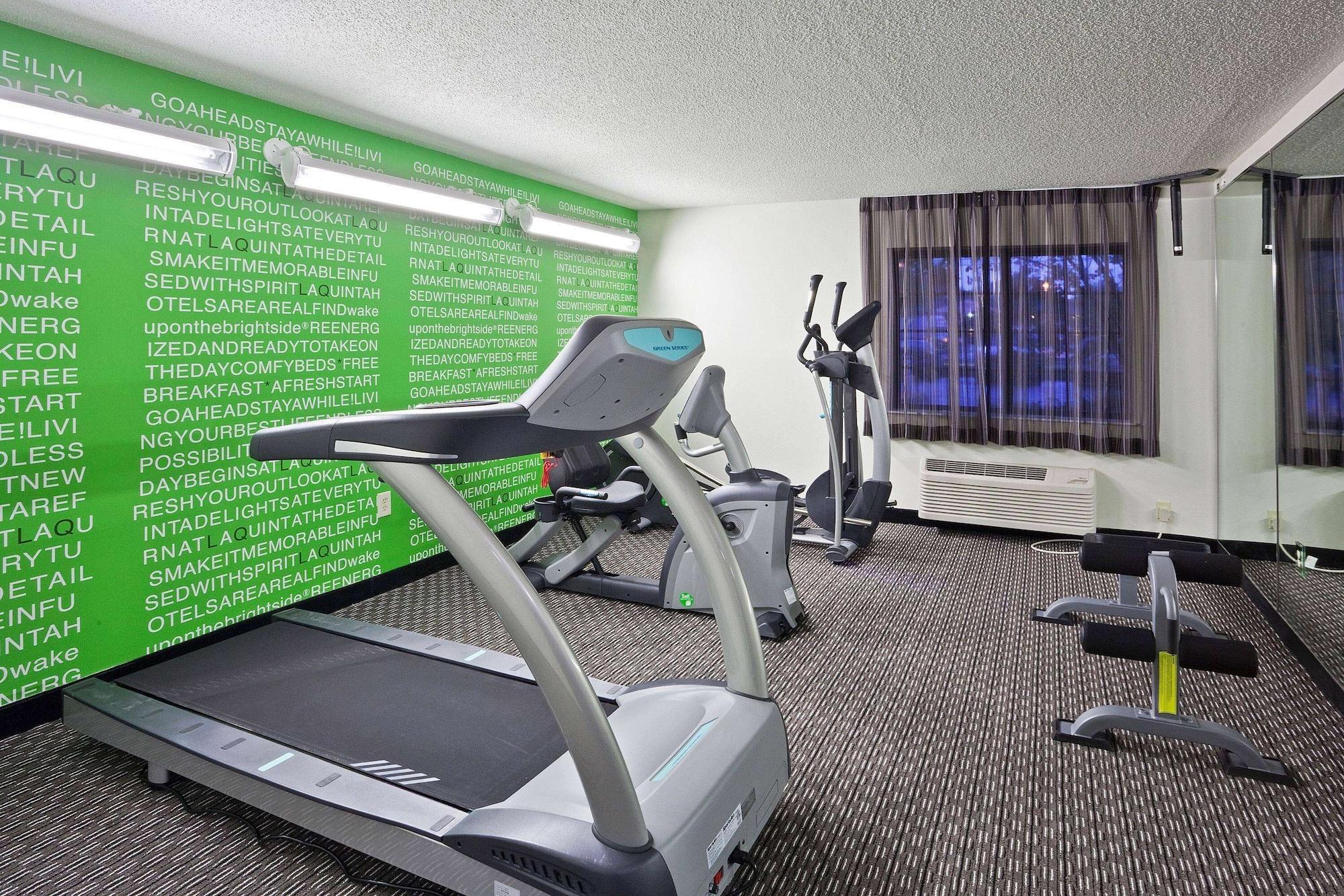 Gimnasio La Quinta Inn & Suites by Wyndham Cleveland Macedonia