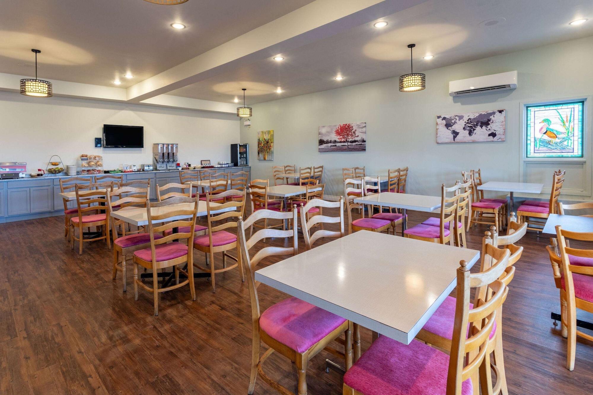 Restaurant Travelodge by Wyndham Amherst
