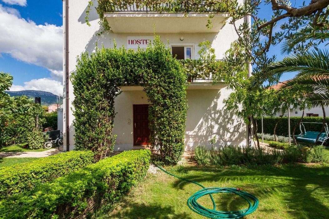 Varios Hostel Oktarin