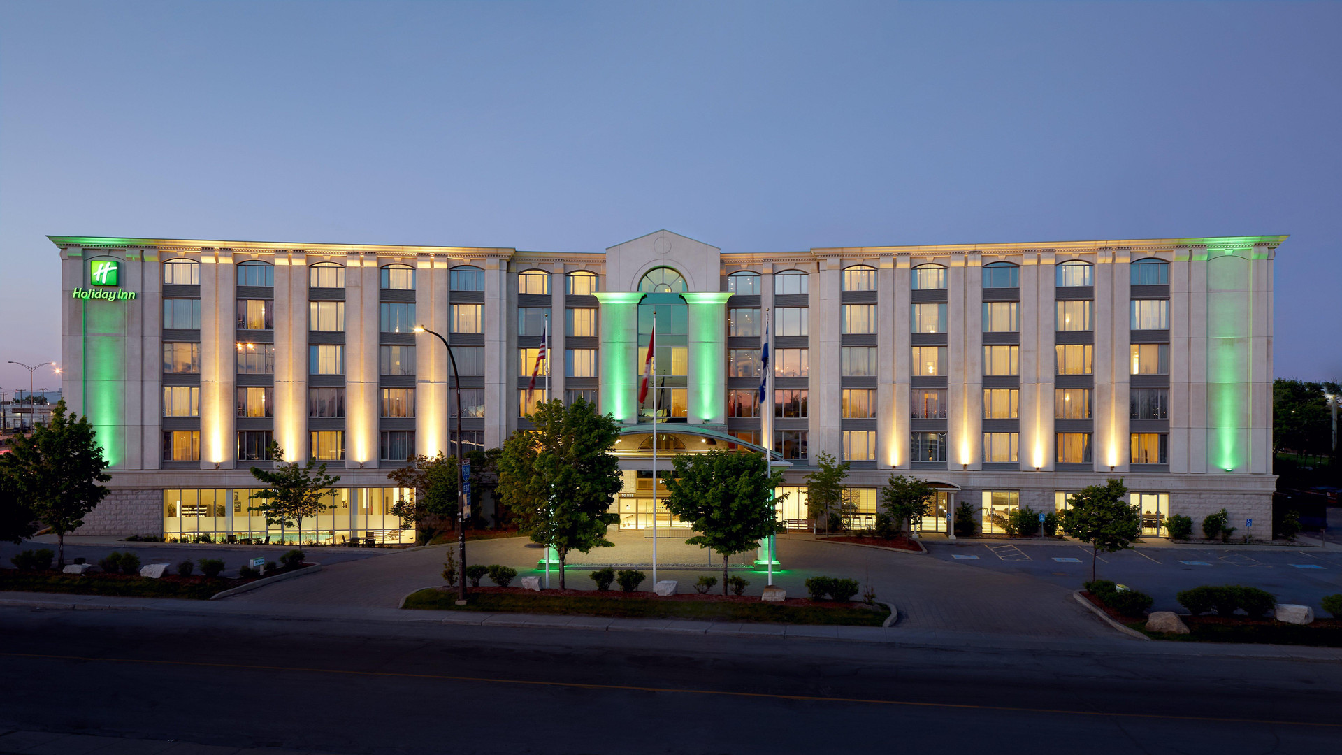 Vista Exterior Holiday Inn Hotel & Suites Montreal Airport by IHG