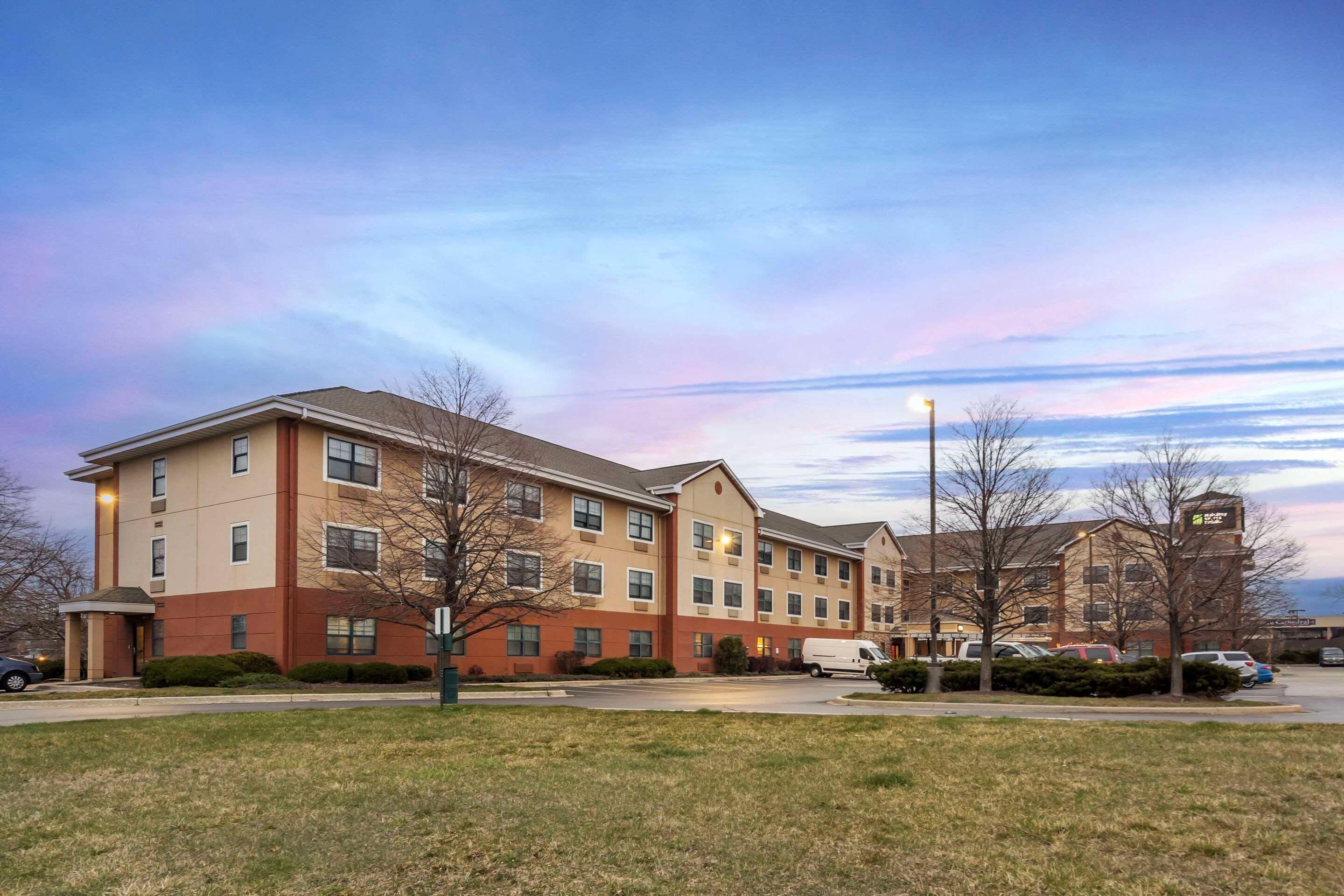 Vista Exterior MainStay Suites Chicago Hillside