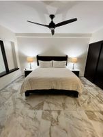 Alojamiento - Fully renovated top floor oceanfront condo.