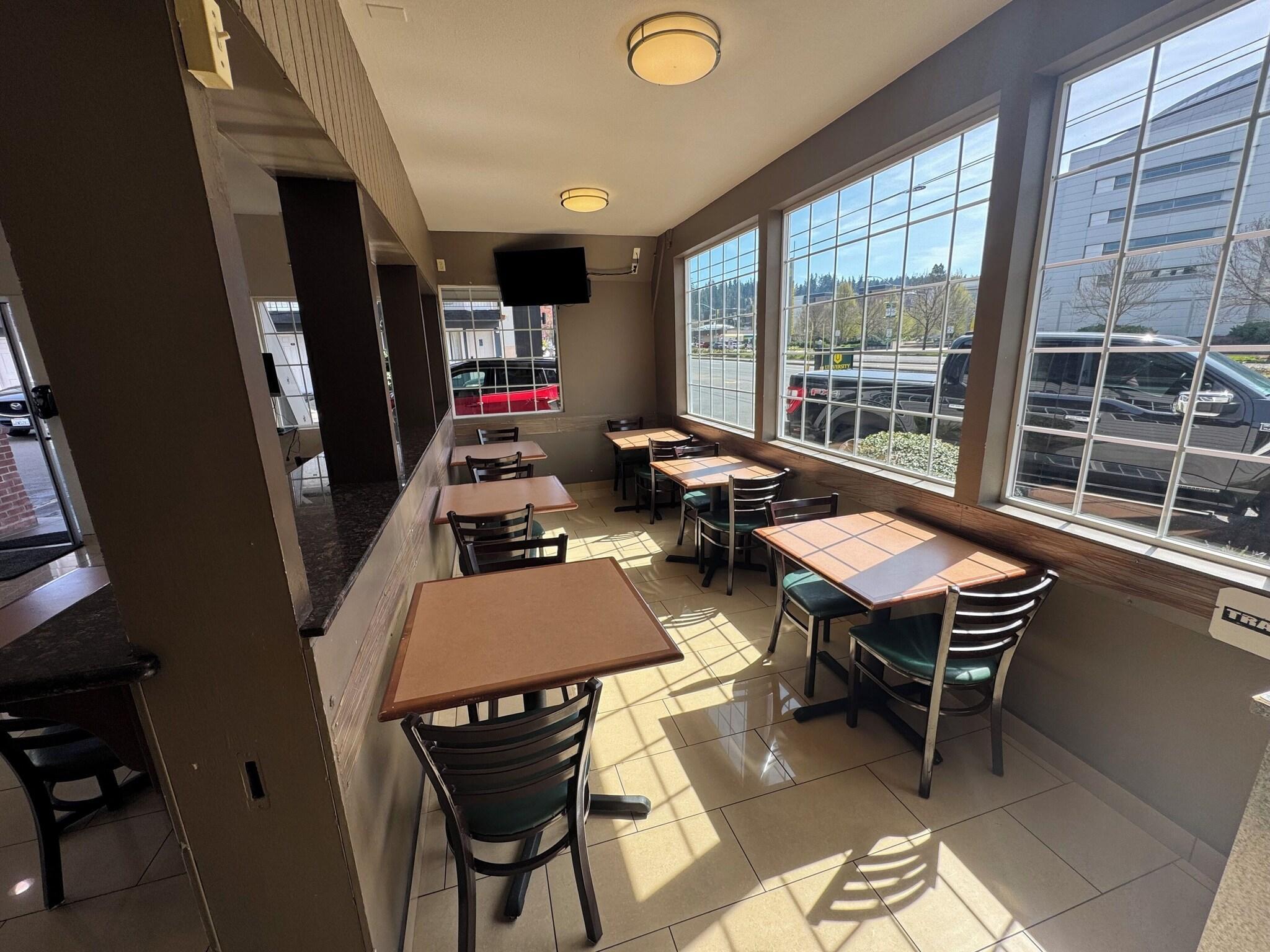 Restaurant University Inn & Suites
